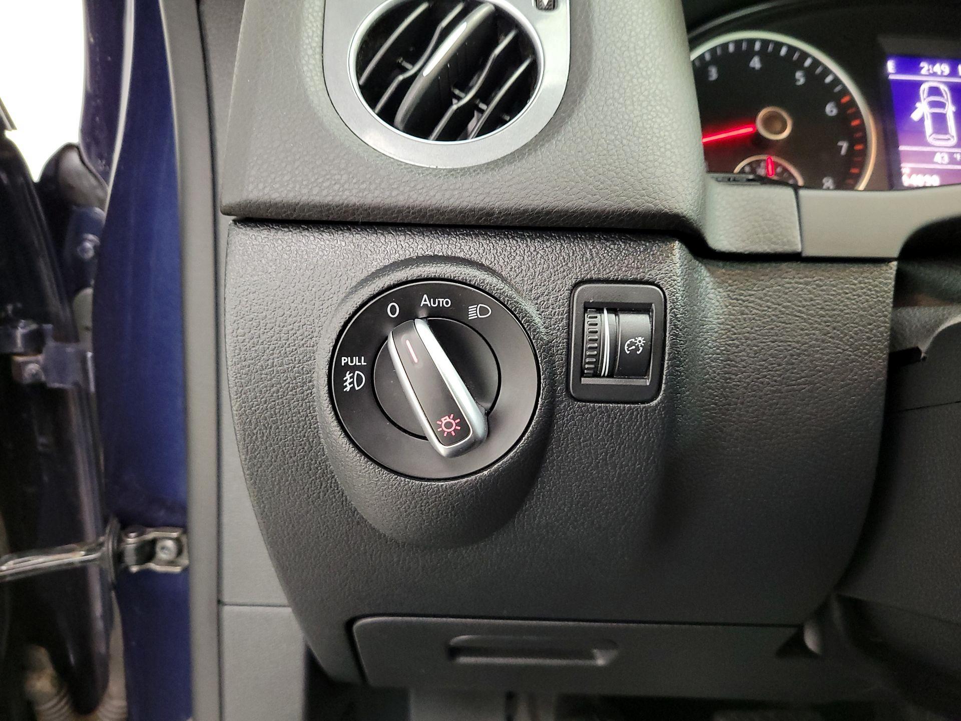 Thumbnail: 2016 Volkswagen Tiguan - 13