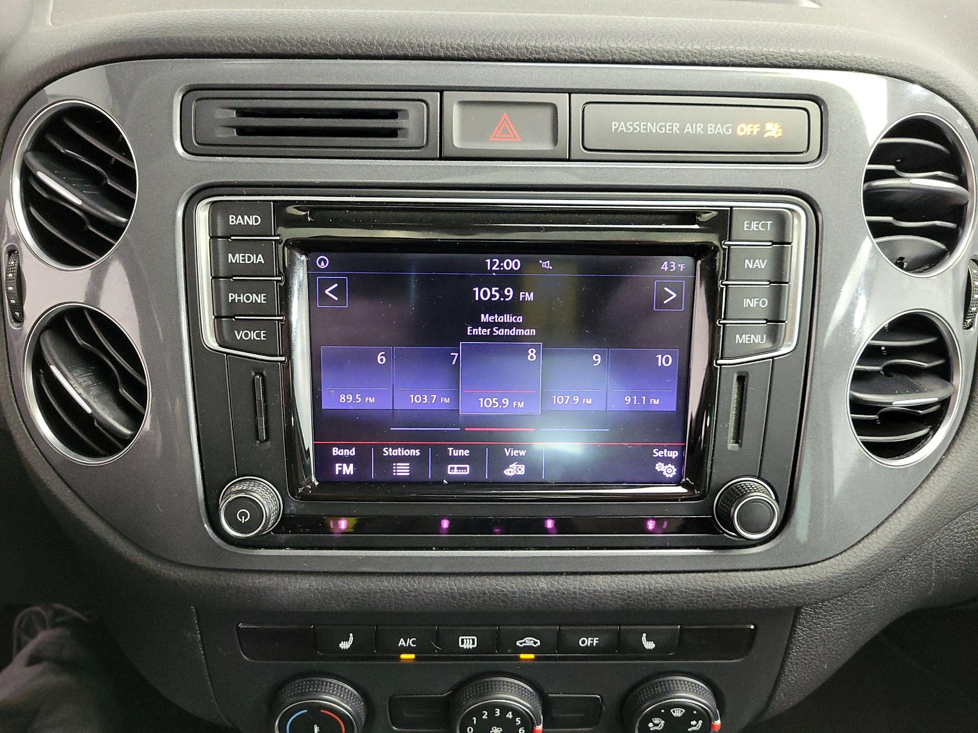 Thumbnail: 2016 Volkswagen Tiguan - 16