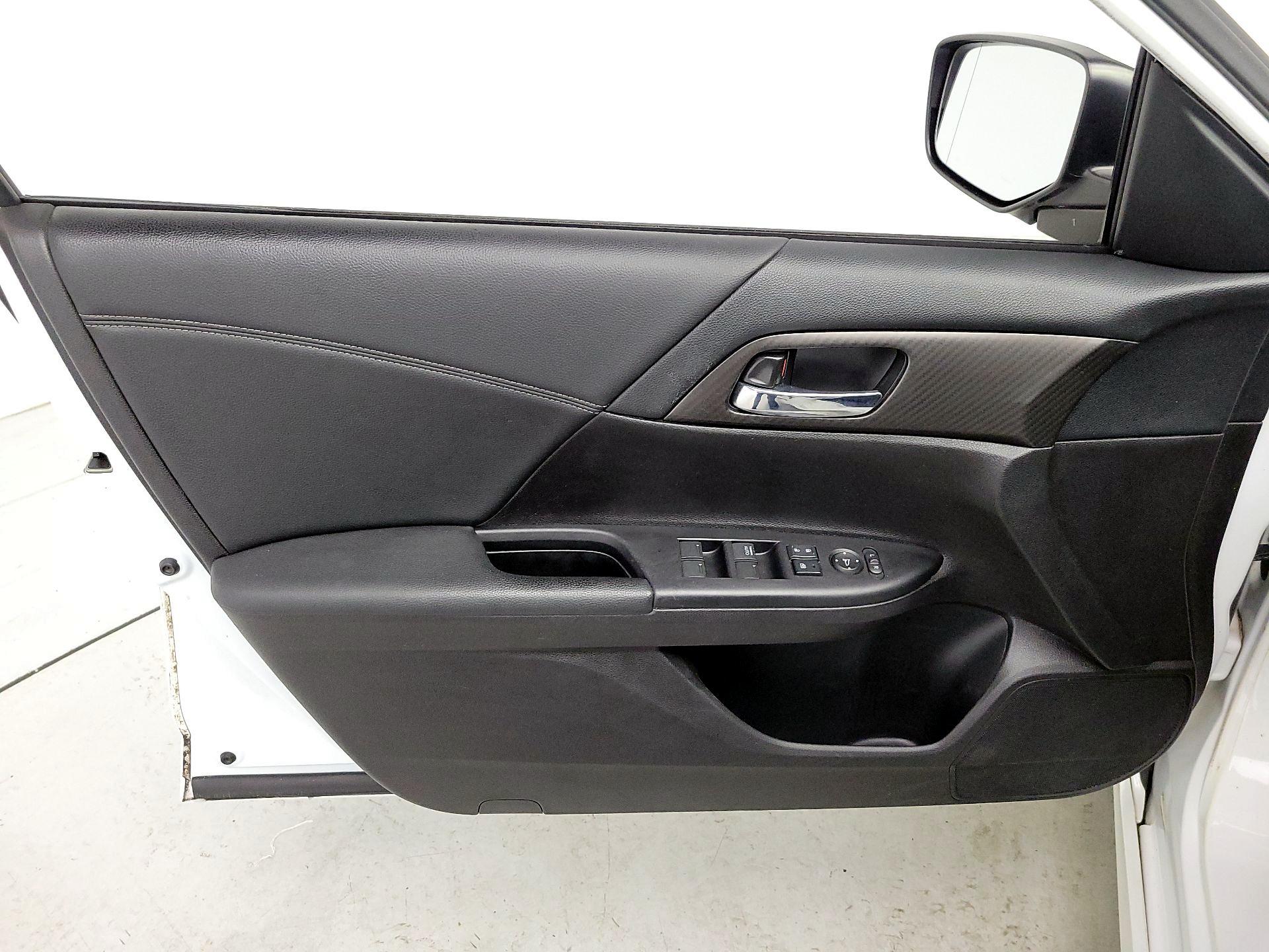 Thumbnail: 2016 Honda Accord - 12