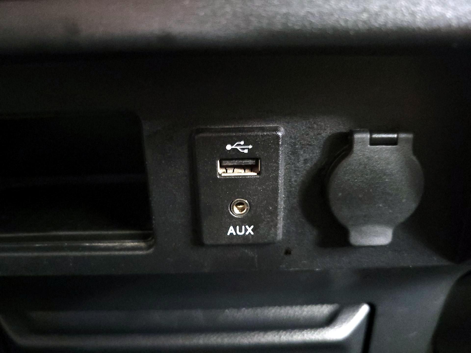 Thumbnail: 2018 Nissan Titan - 18