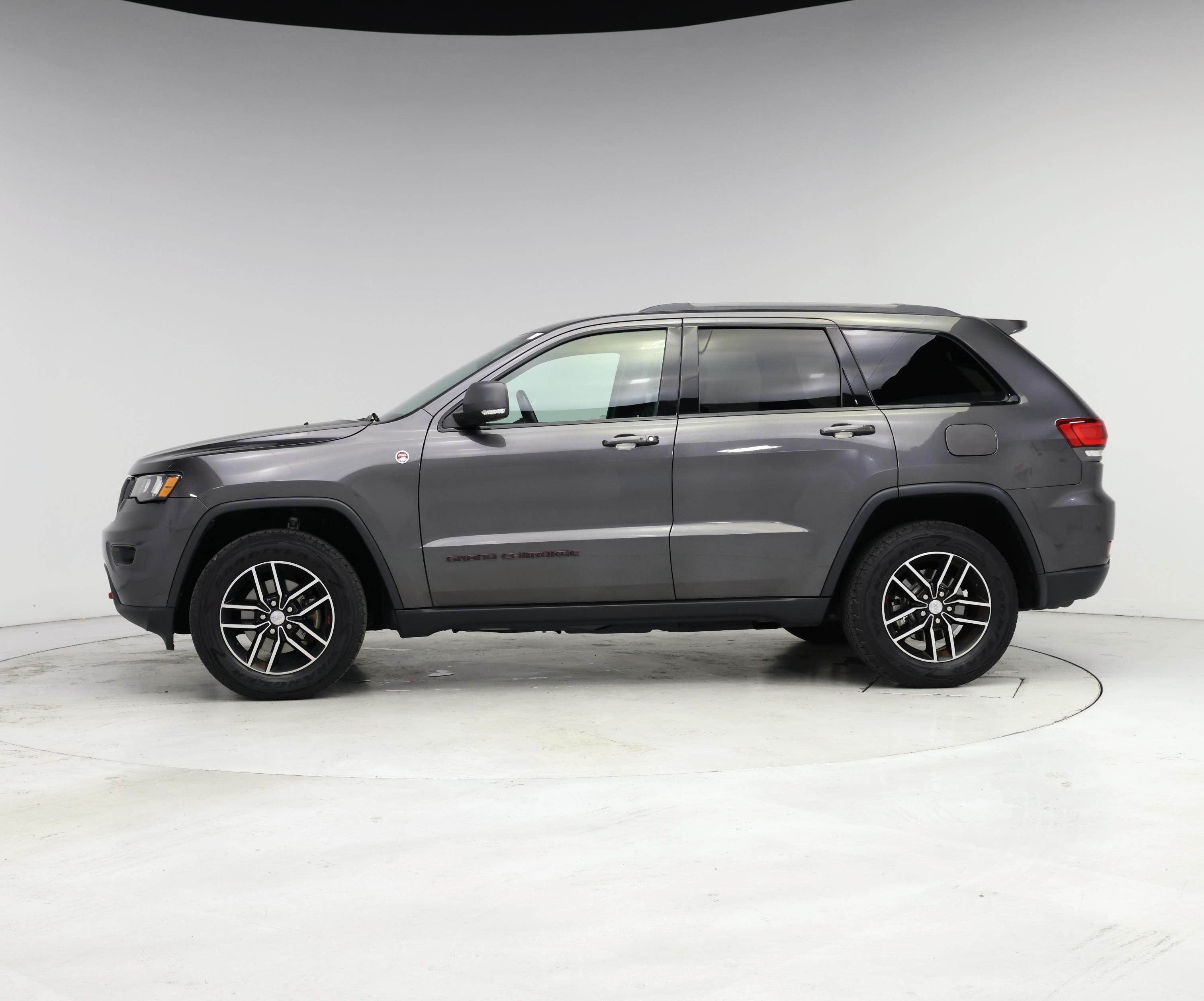 Thumbnail: 2017 Jeep Grand Cherokee - 3