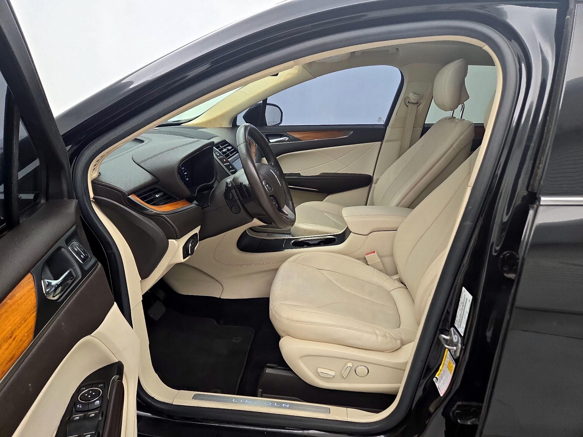 Thumbnail: 2016 Lincoln MKC - 11