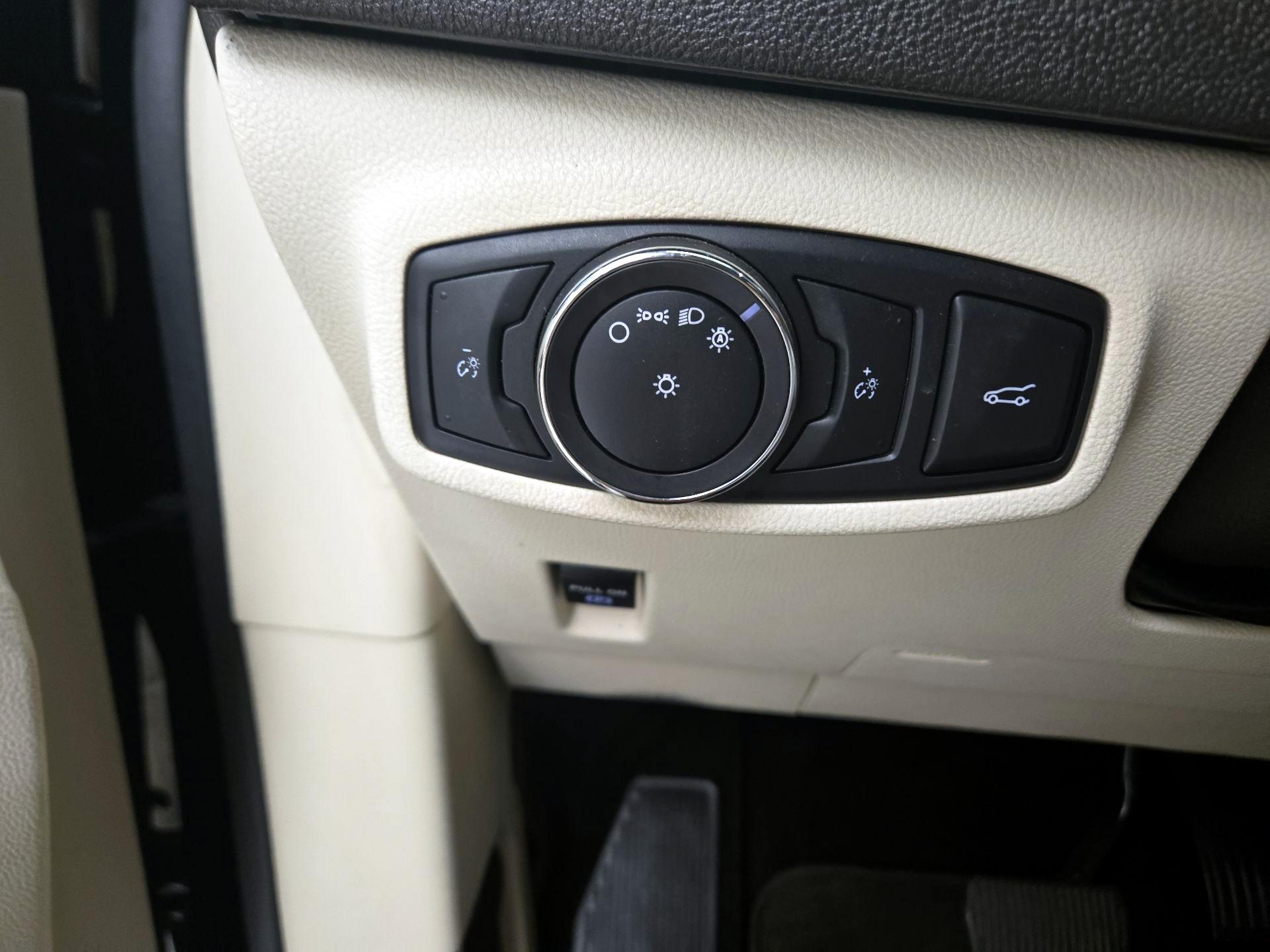 Thumbnail: 2016 Lincoln MKC - 13