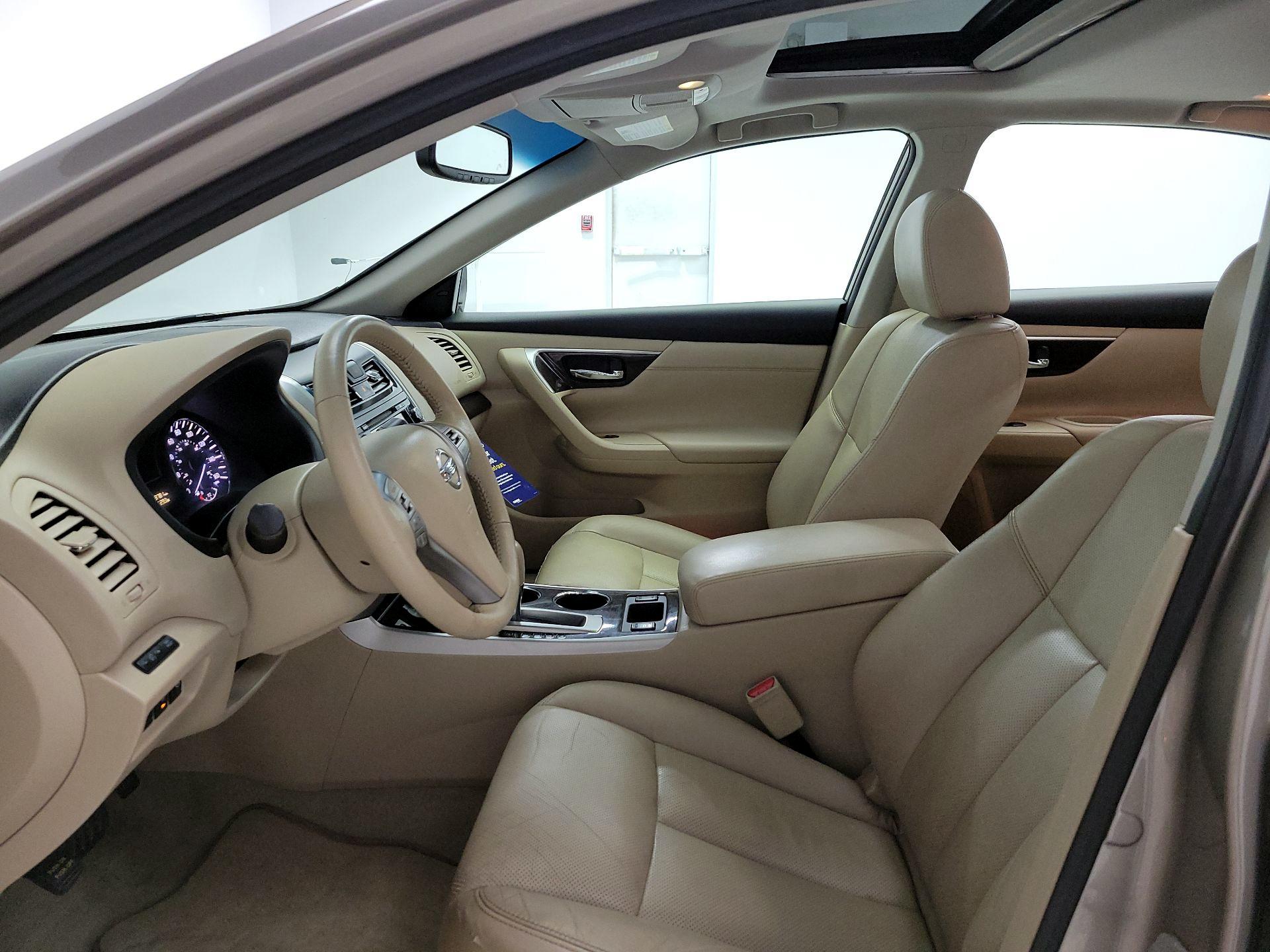 Thumbnail: 2014 Nissan Altima - 11