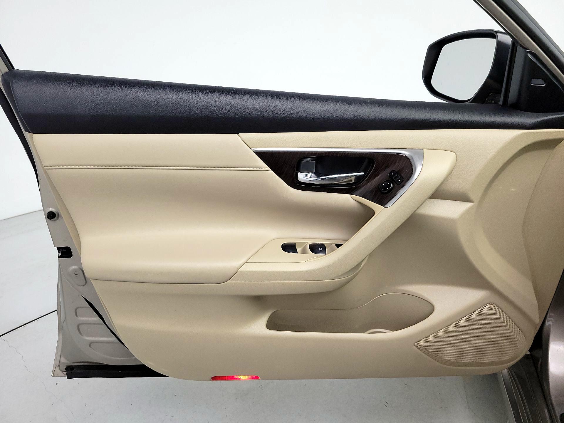 Thumbnail: 2014 Nissan Altima - 12