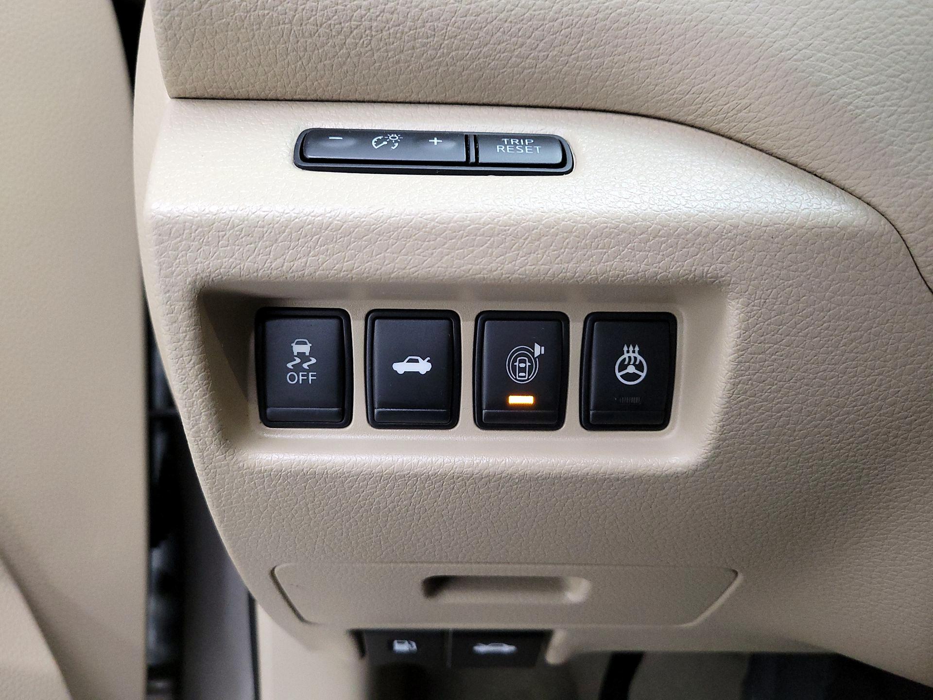 Thumbnail: 2014 Nissan Altima - 13