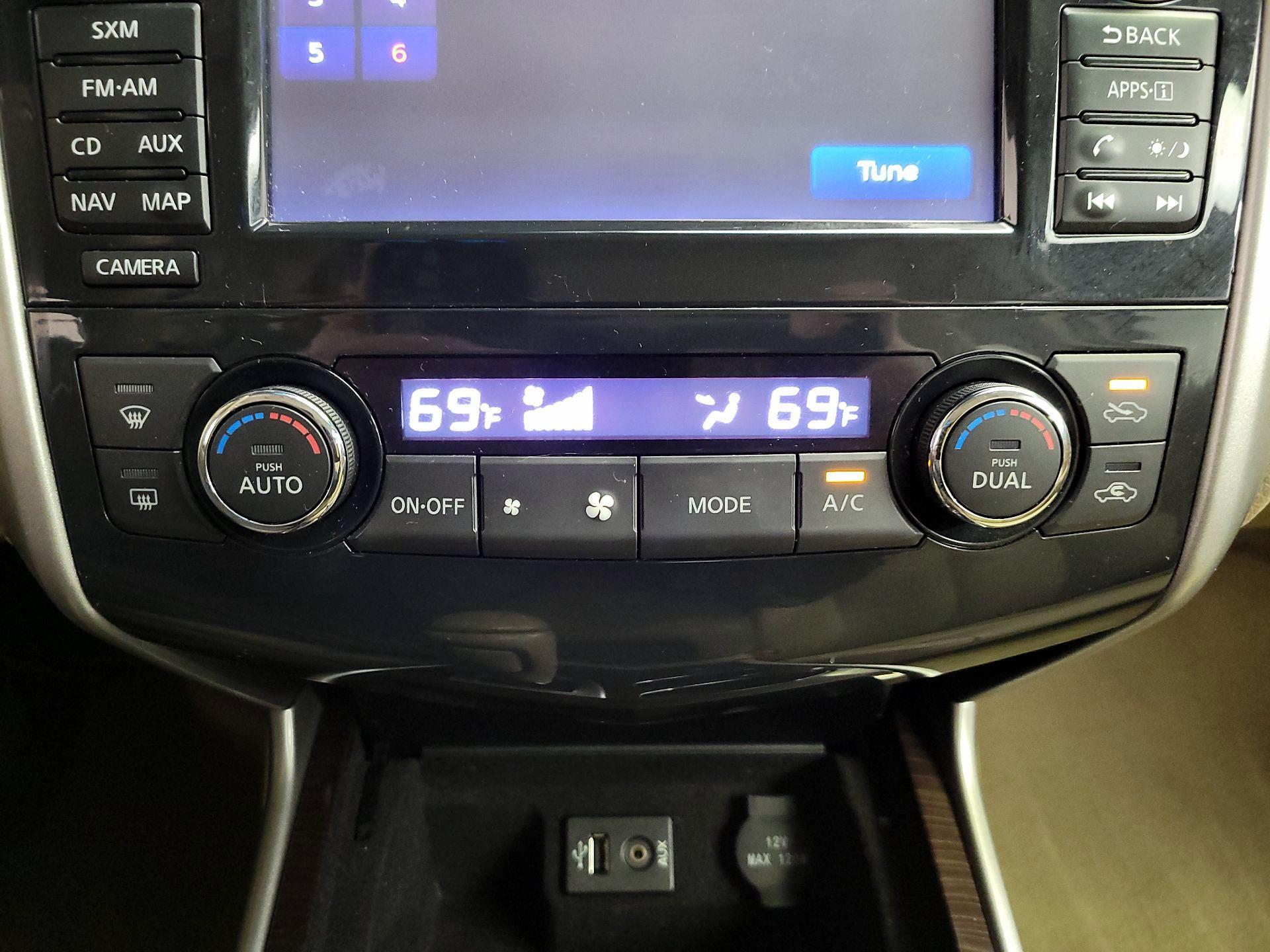 Thumbnail: 2014 Nissan Altima - 17