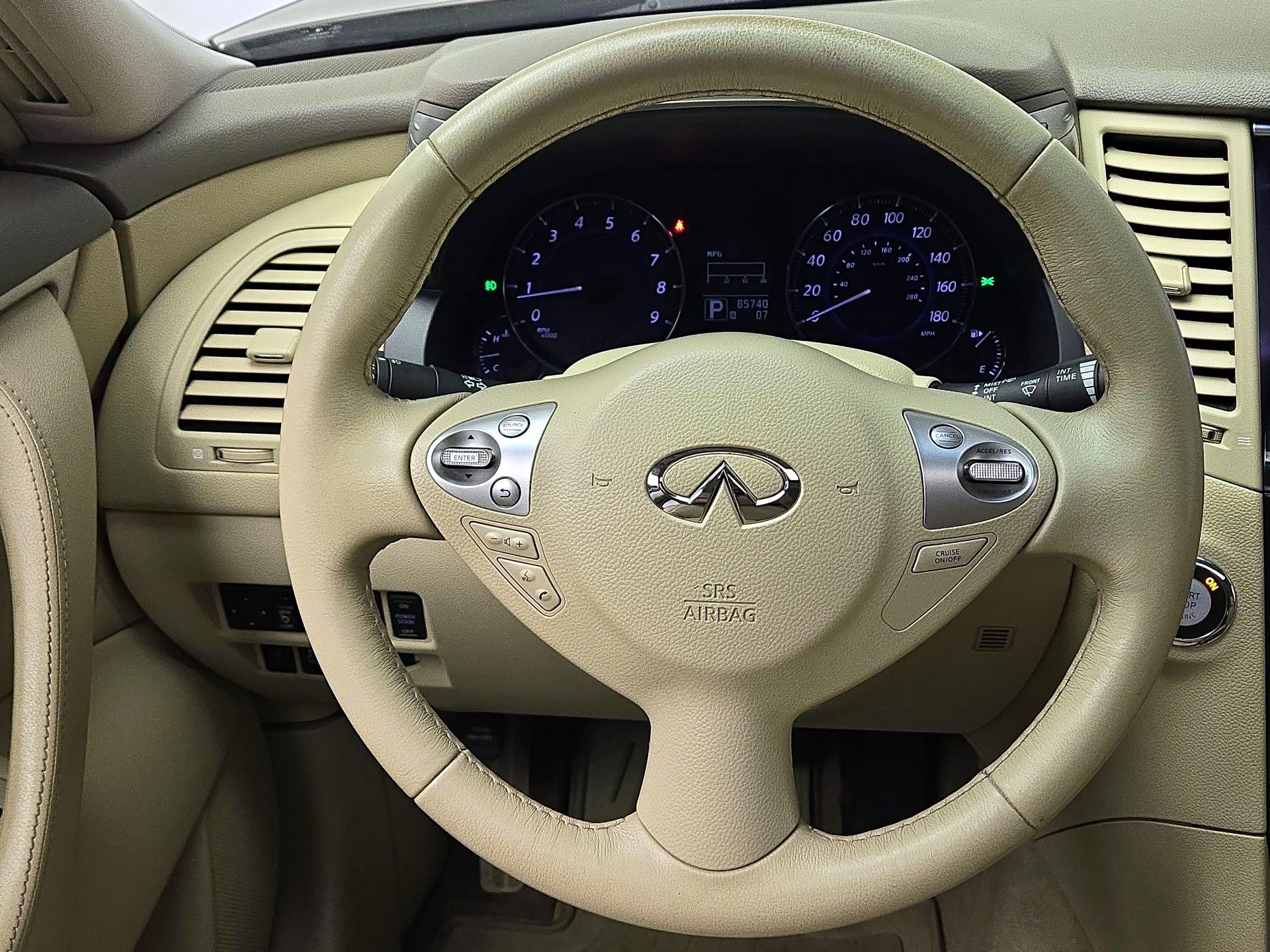 Thumbnail: 2014 INFINITI QX70 - 10