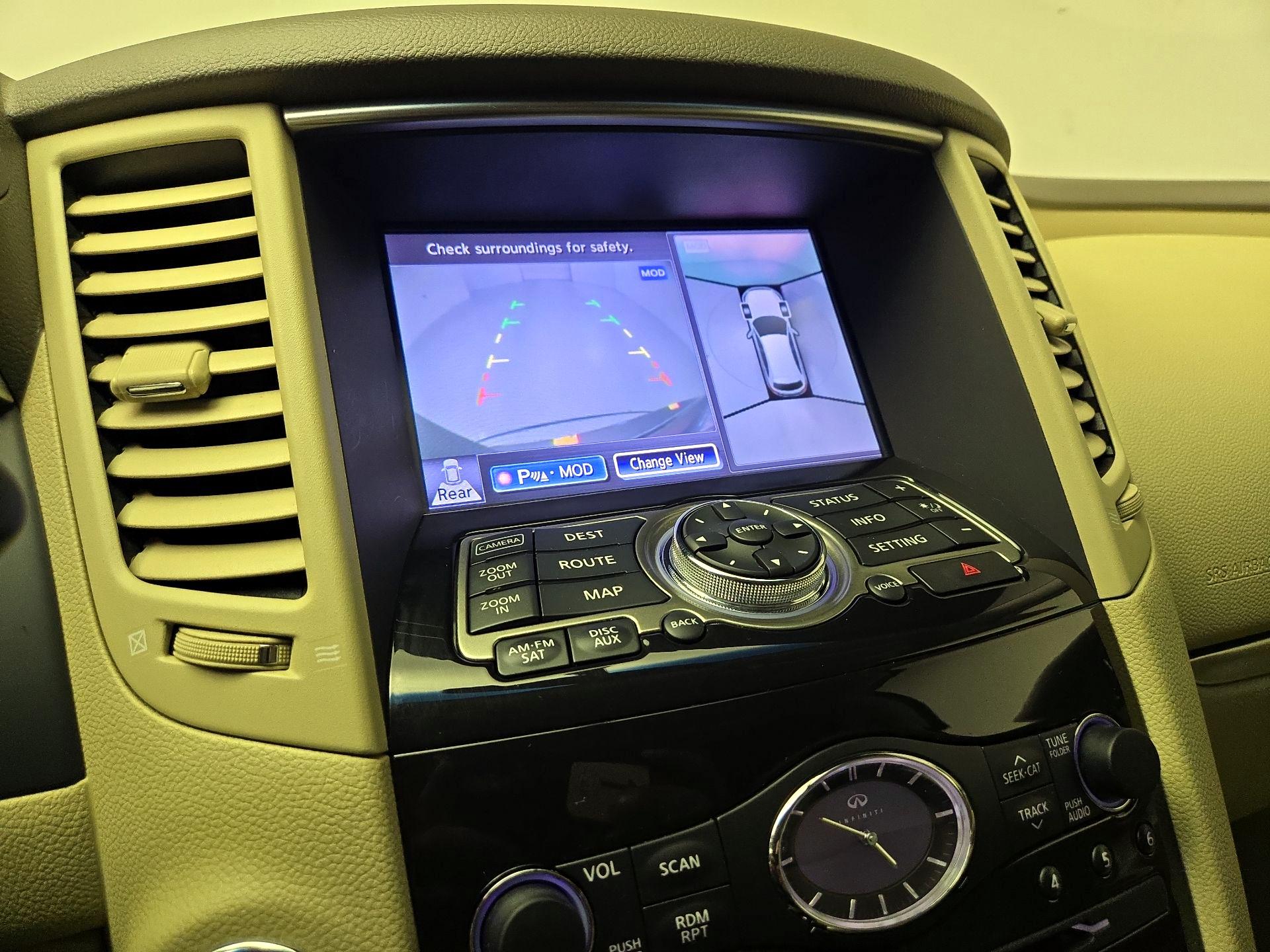 Thumbnail: 2014 INFINITI QX70 - 15