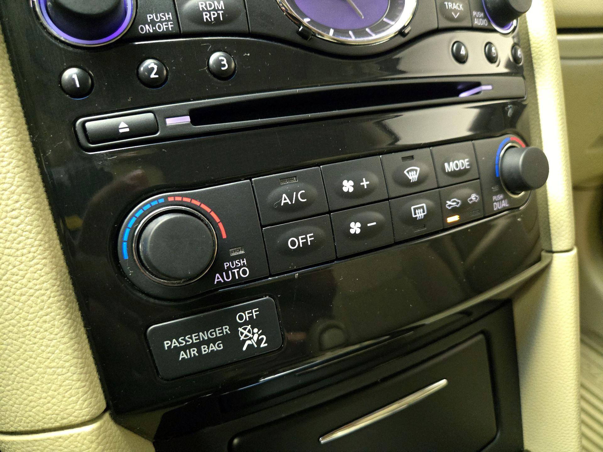Thumbnail: 2014 INFINITI QX70 - 17