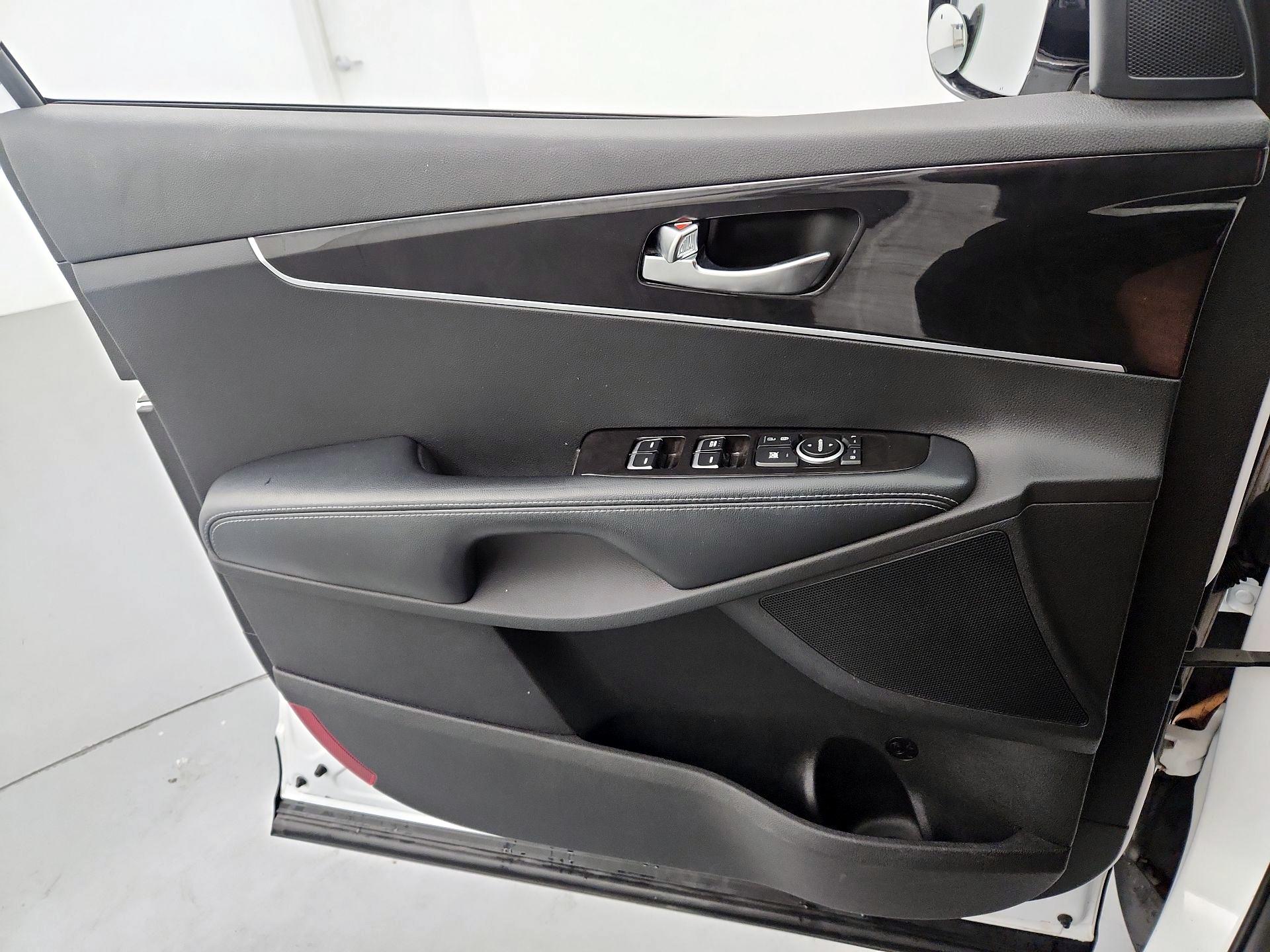 Thumbnail: 2017 Kia Sorento - 12