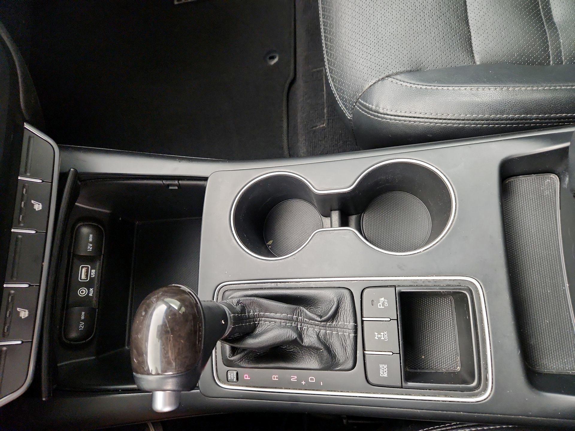 Thumbnail: 2017 Kia Sorento - 16