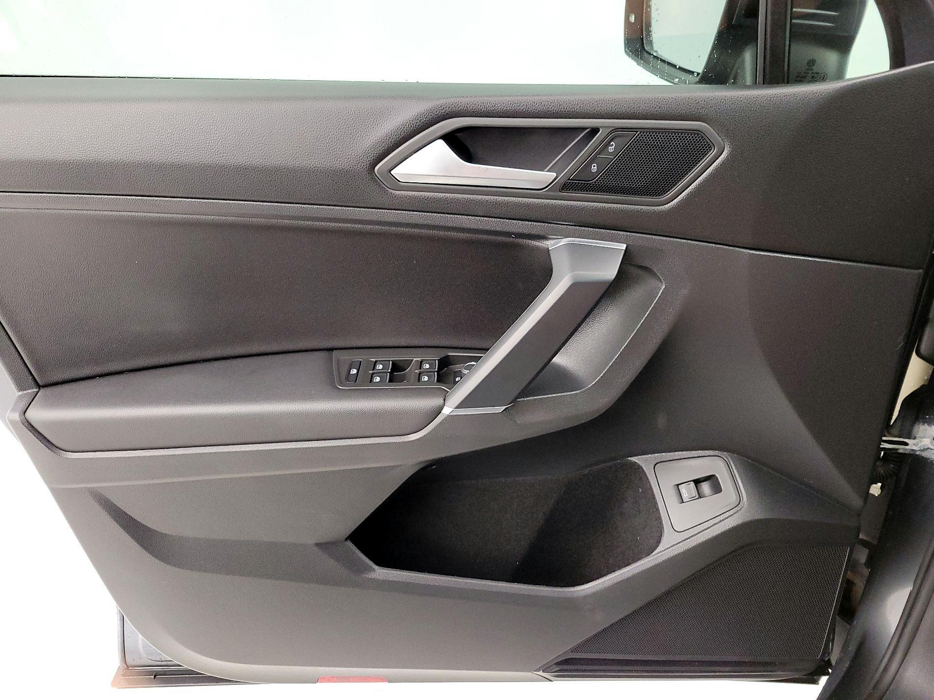 Thumbnail: 2020 Volkswagen Tiguan - 12