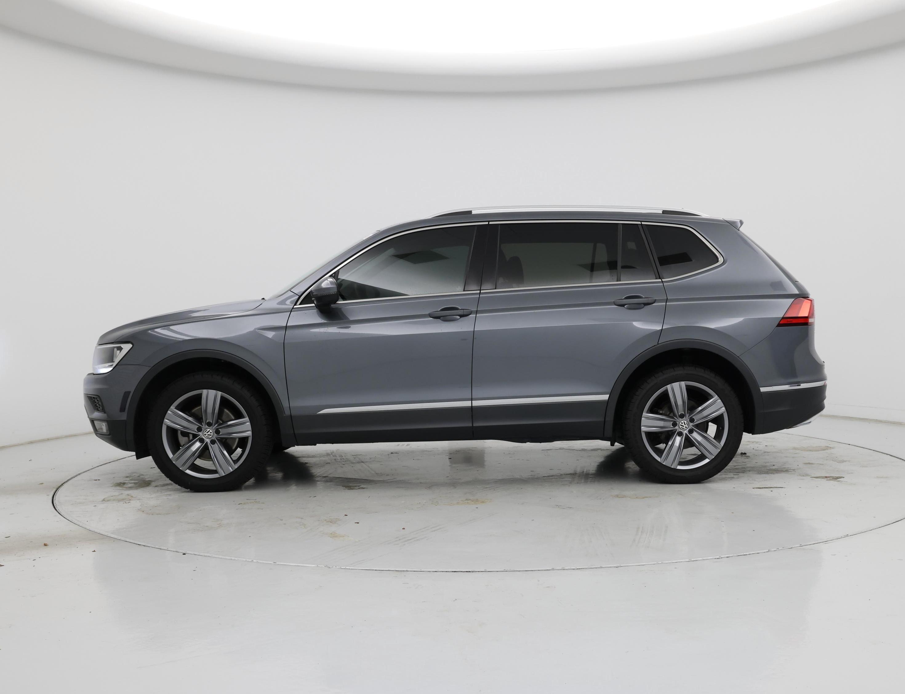 Thumbnail: 2020 Volkswagen Tiguan - 3