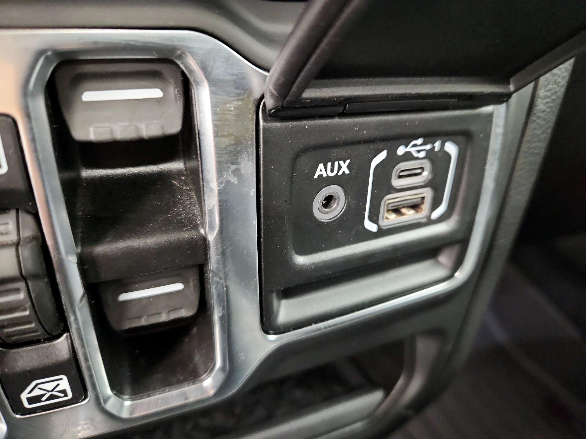 Thumbnail: 2021 Jeep Wrangler - 18