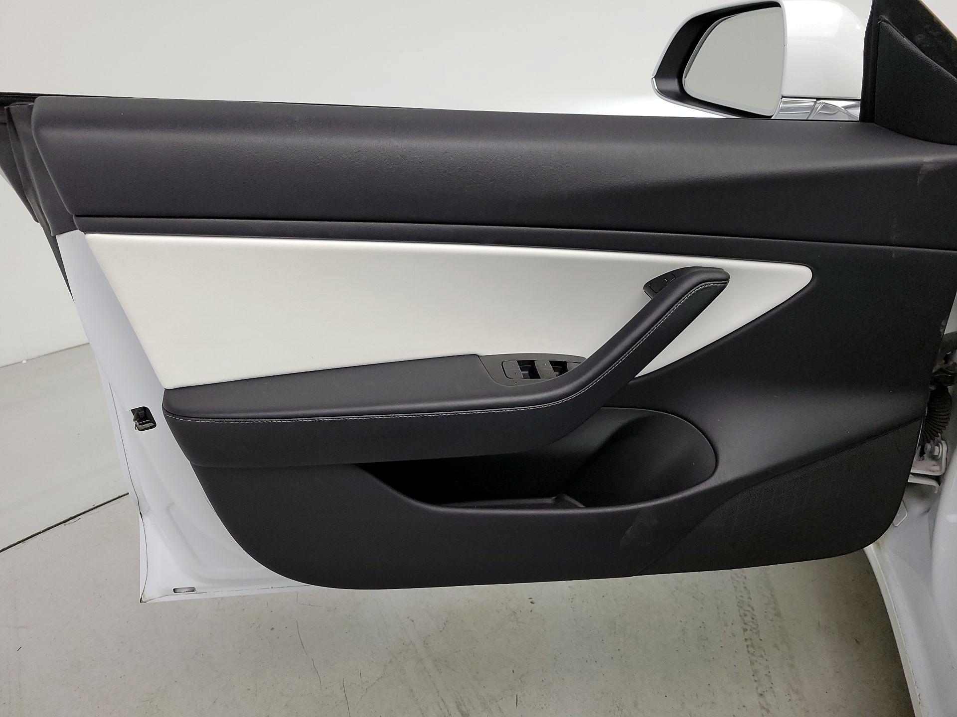 Thumbnail: 2019 Tesla Model 3 - 12
