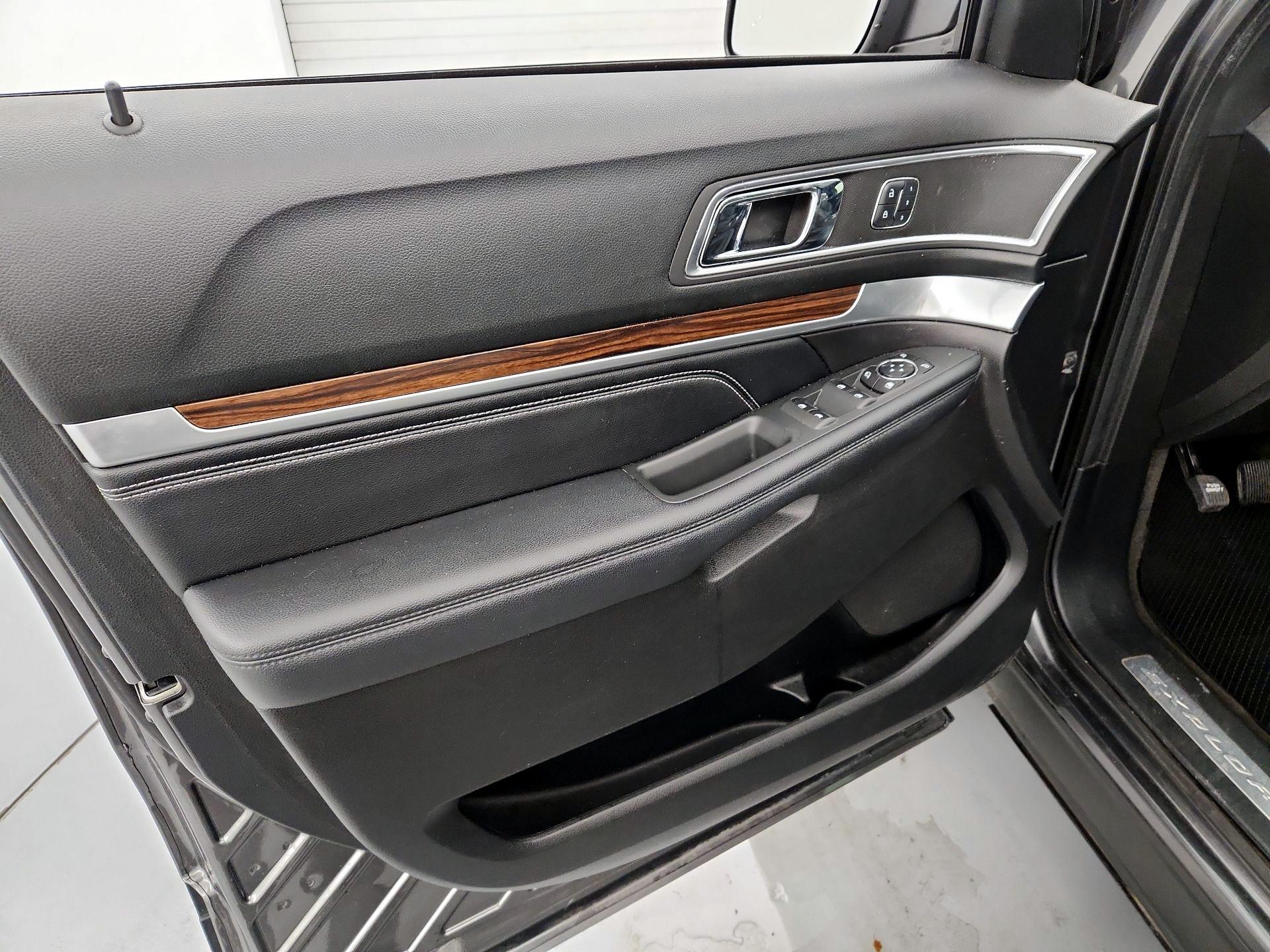 Thumbnail: 2017 Ford Explorer - 12