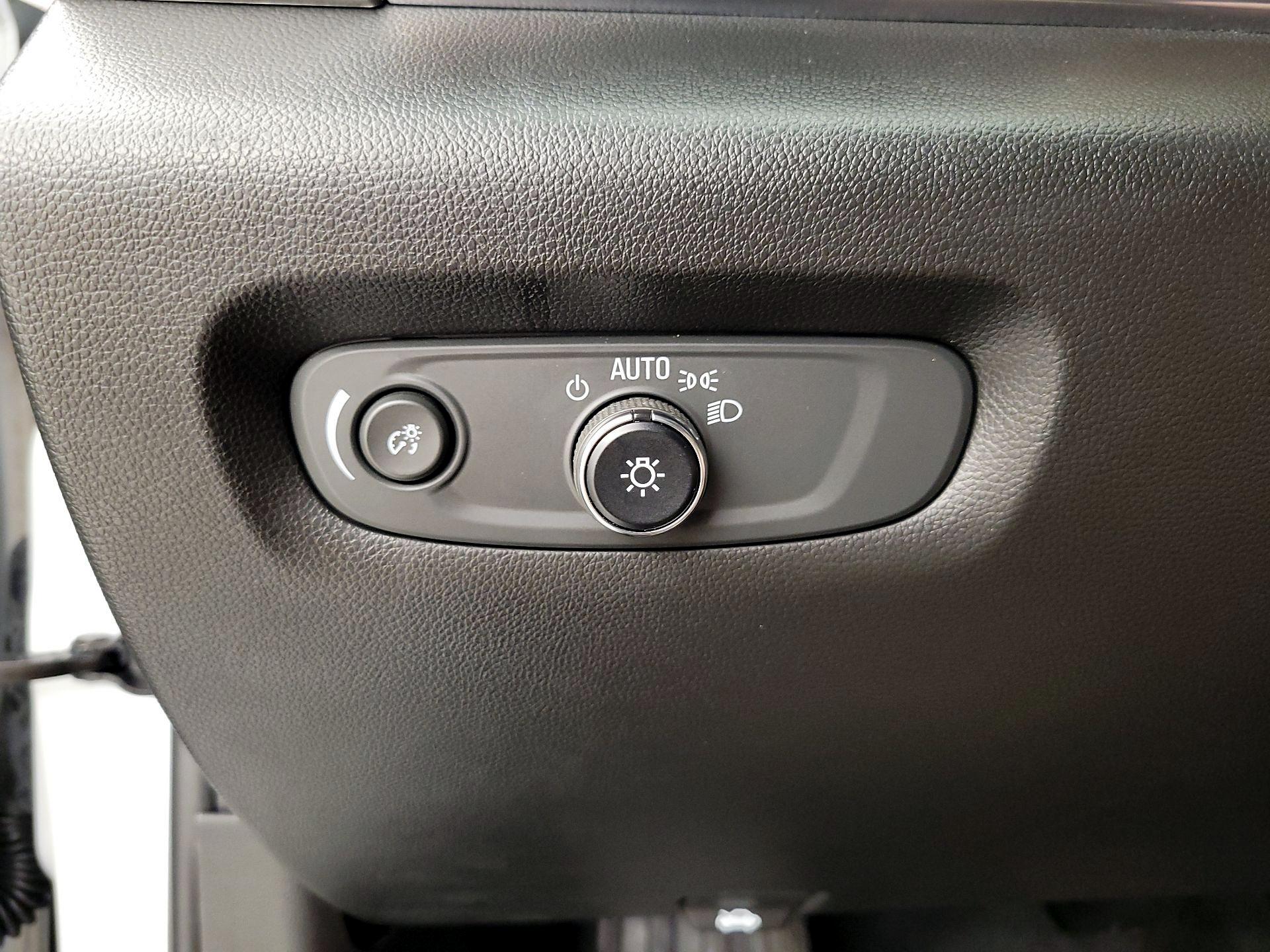 Thumbnail: 2023 Chevrolet Traverse - 13