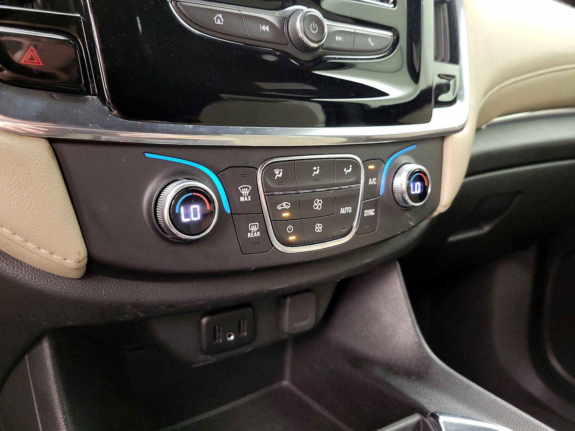 Thumbnail: 2023 Chevrolet Traverse - 16