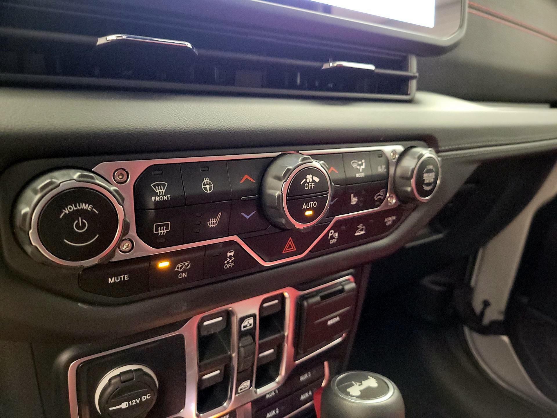 Thumbnail: 2024 Jeep Wrangler - 17