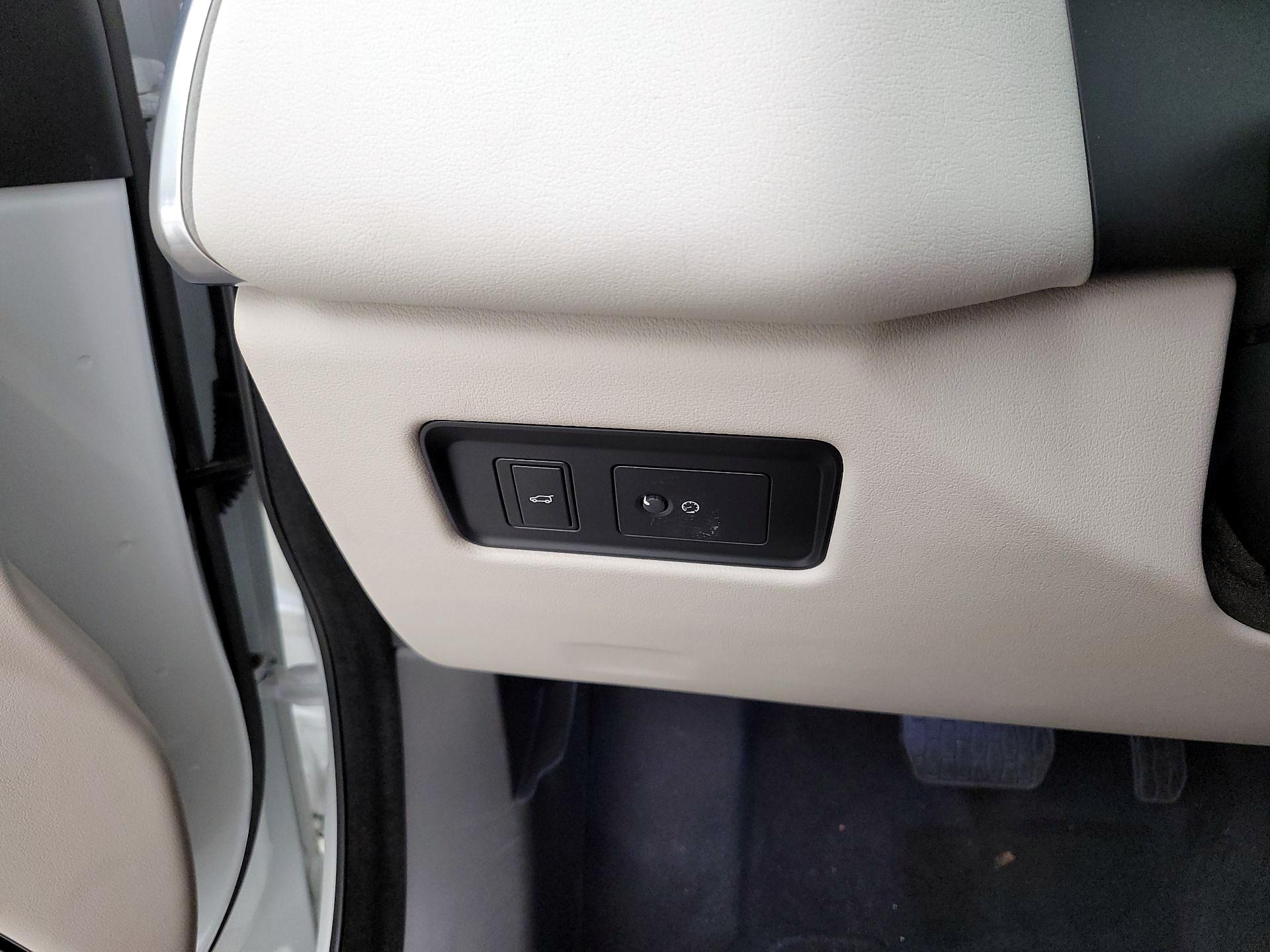 Thumbnail: 2023 Jaguar F-Pace - 13