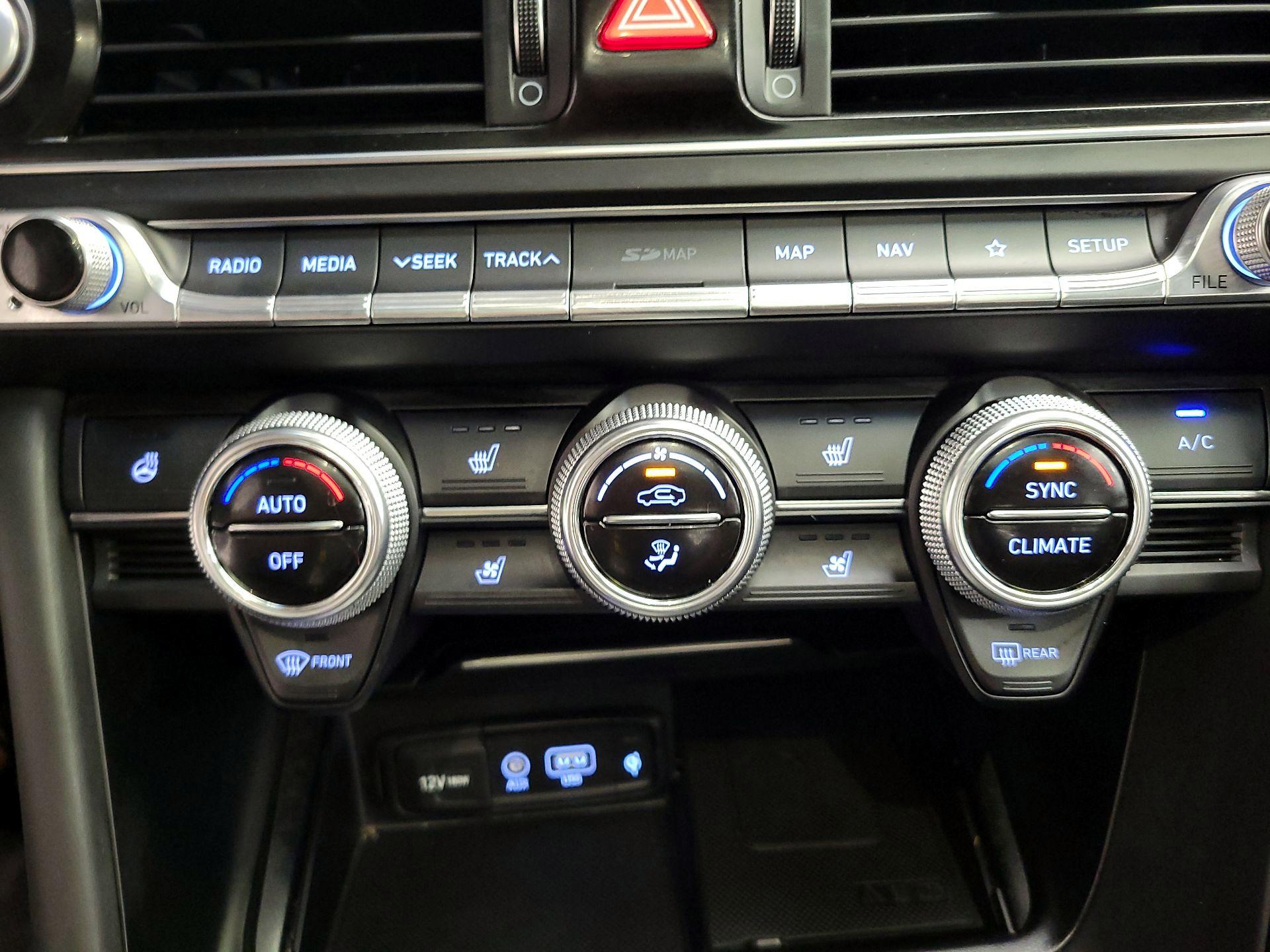 Thumbnail: 2019 Genesis G70 - 17
