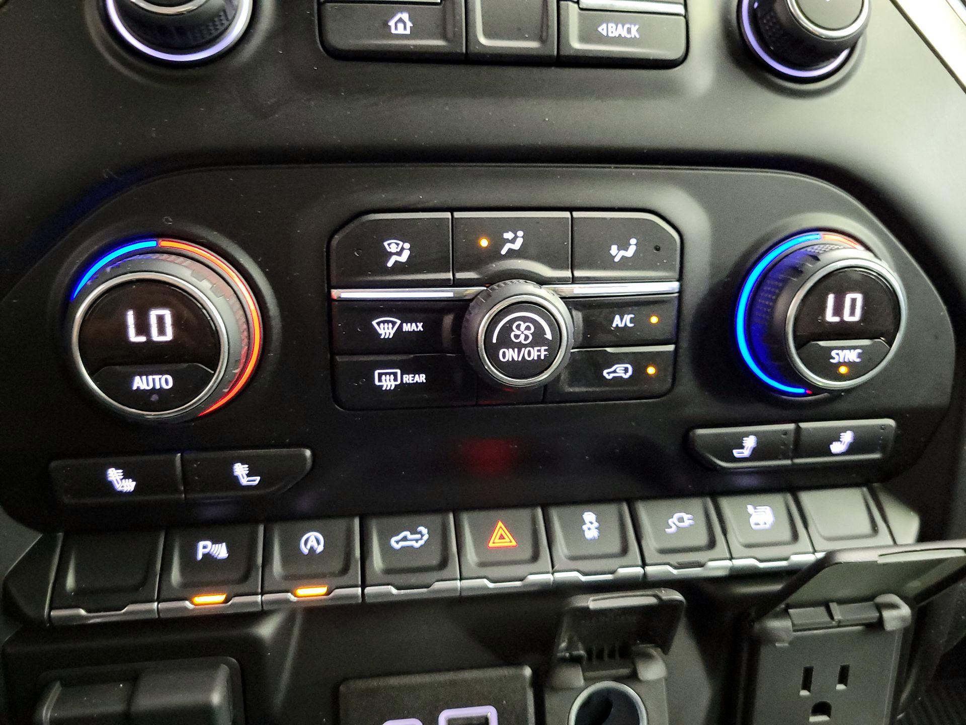 Thumbnail: 2019 Chevrolet Silverado 1500 - 16
