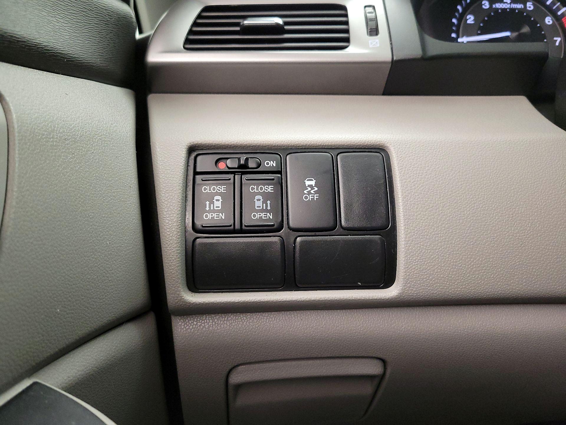 Thumbnail: 2016 Honda Odyssey - 13