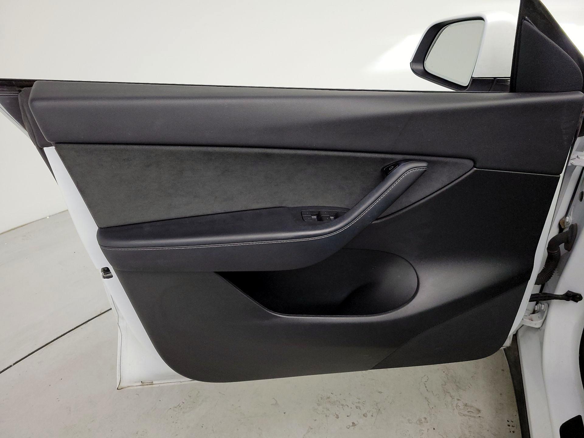 Thumbnail: 2022 Tesla Model Y - 12