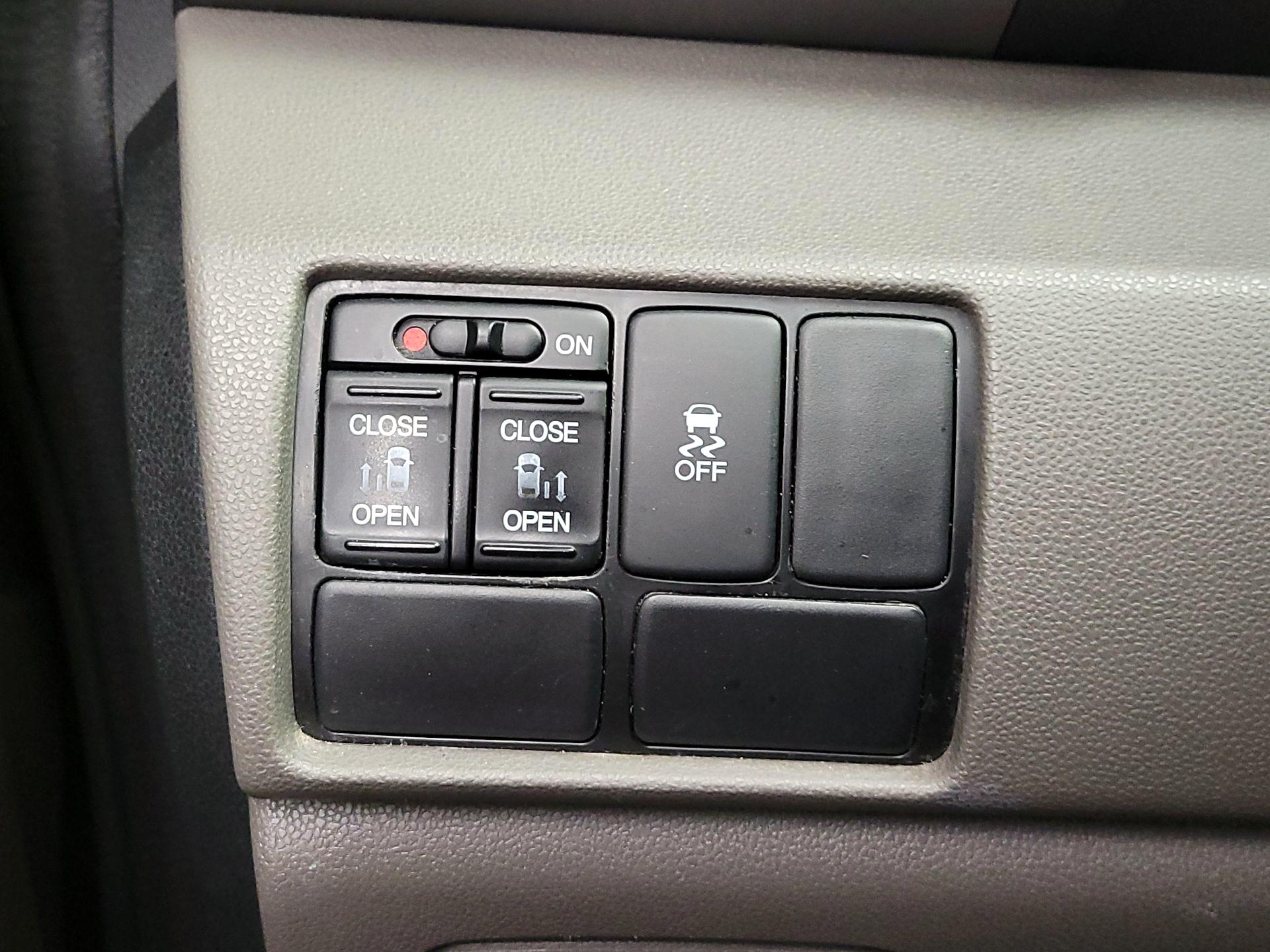 Thumbnail: 2016 Honda Odyssey - 13