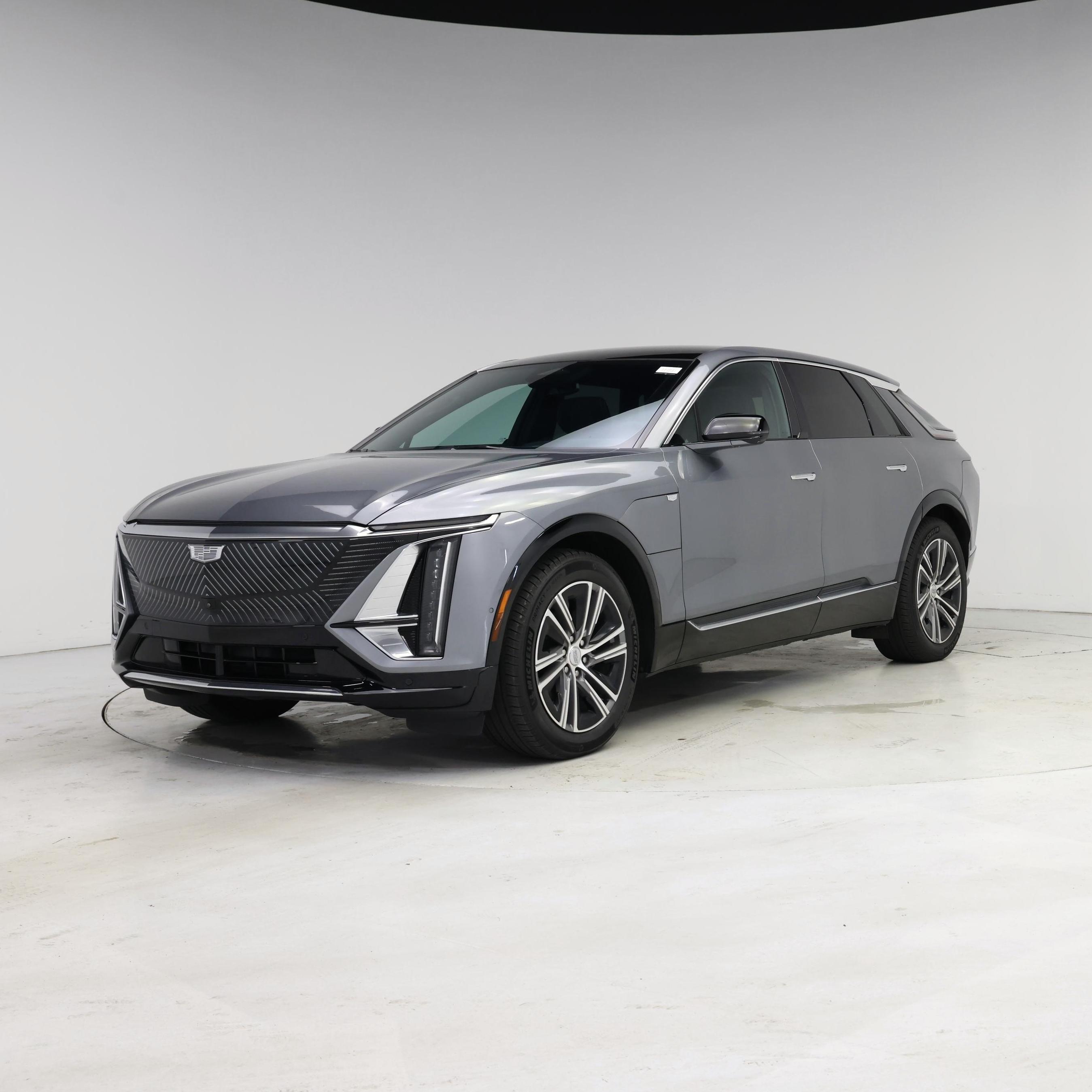 Thumbnail: 2023 Cadillac Lyriq - 4