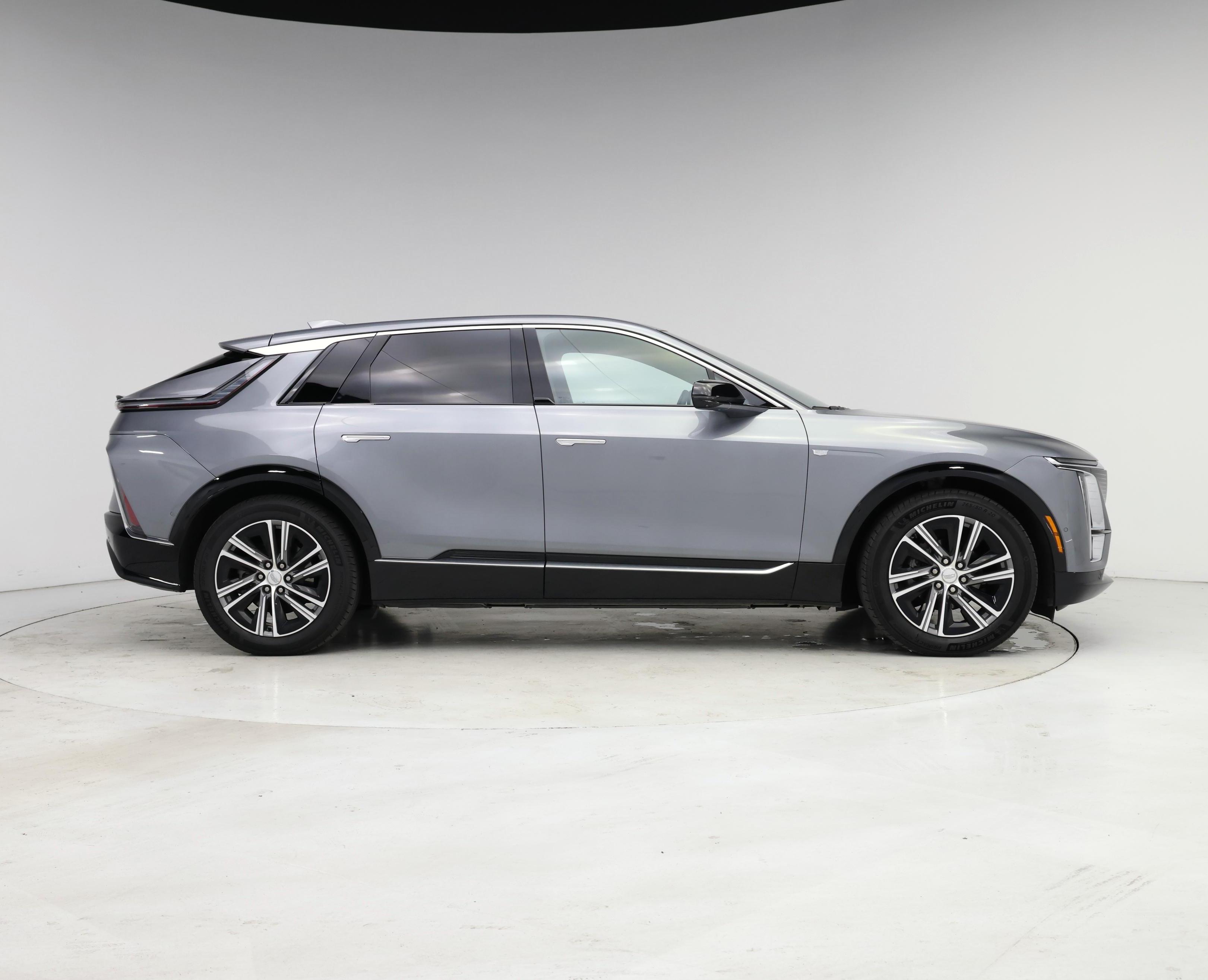 Thumbnail: 2023 Cadillac Lyriq - 7