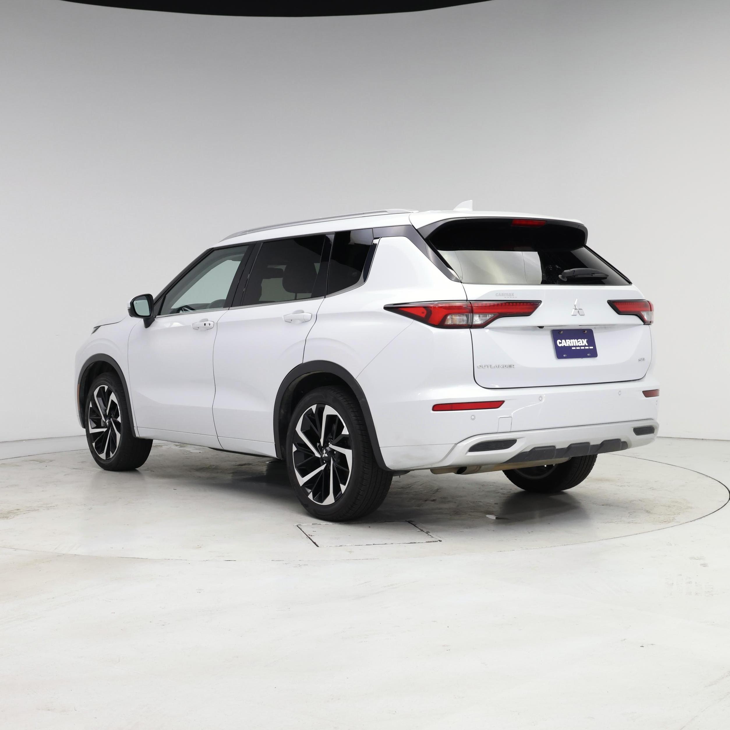 Thumbnail: 2024 Mitsubishi Outlander - 2