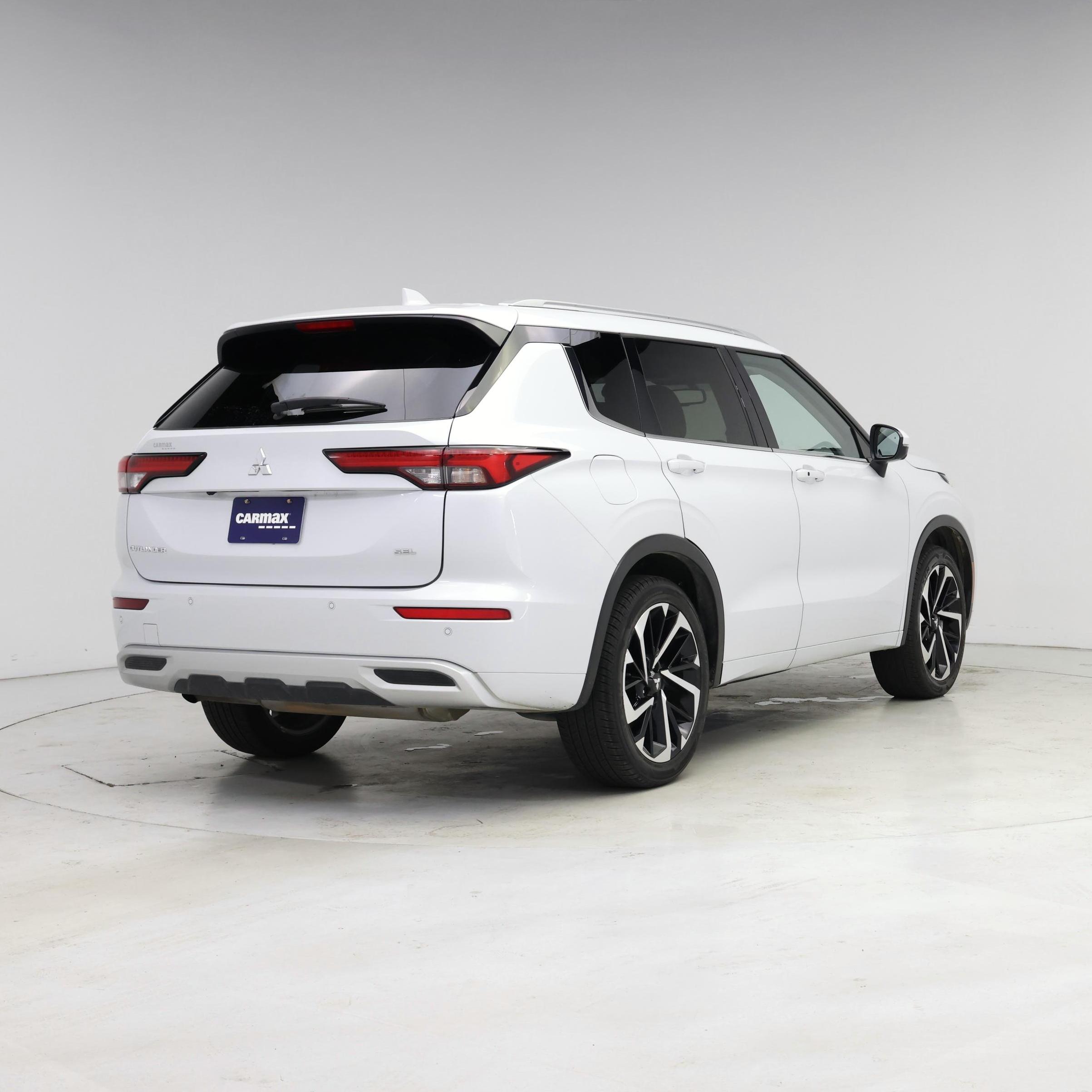 Thumbnail: 2024 Mitsubishi Outlander - 8