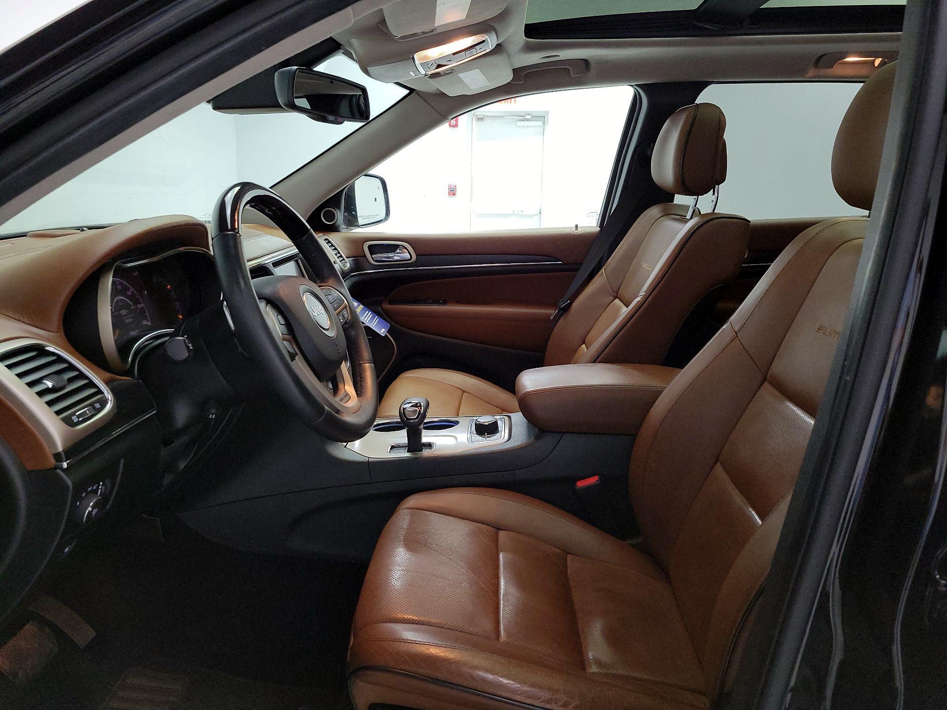 Thumbnail: 2015 Jeep Grand Cherokee - 11