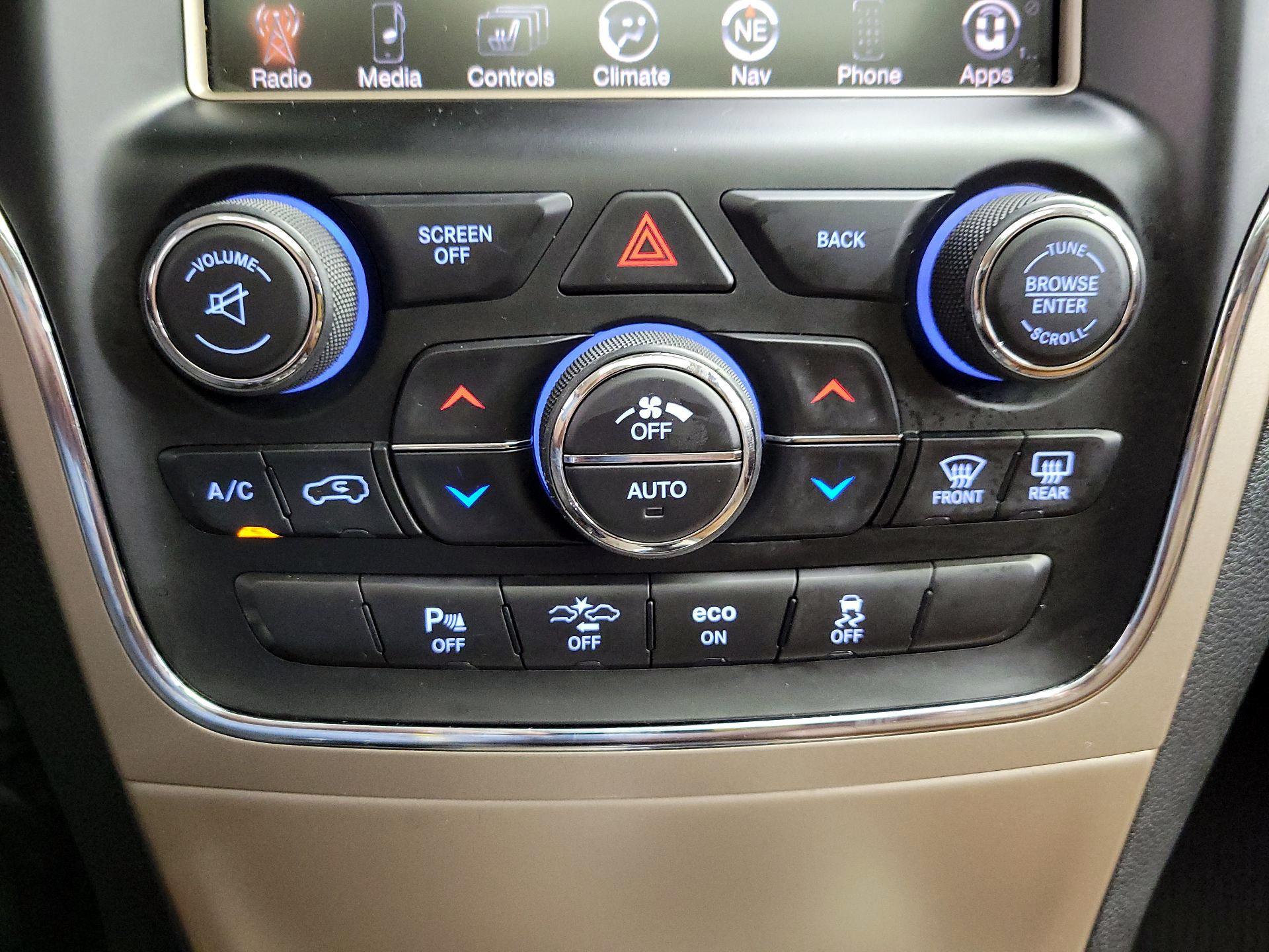 Thumbnail: 2015 Jeep Grand Cherokee - 17