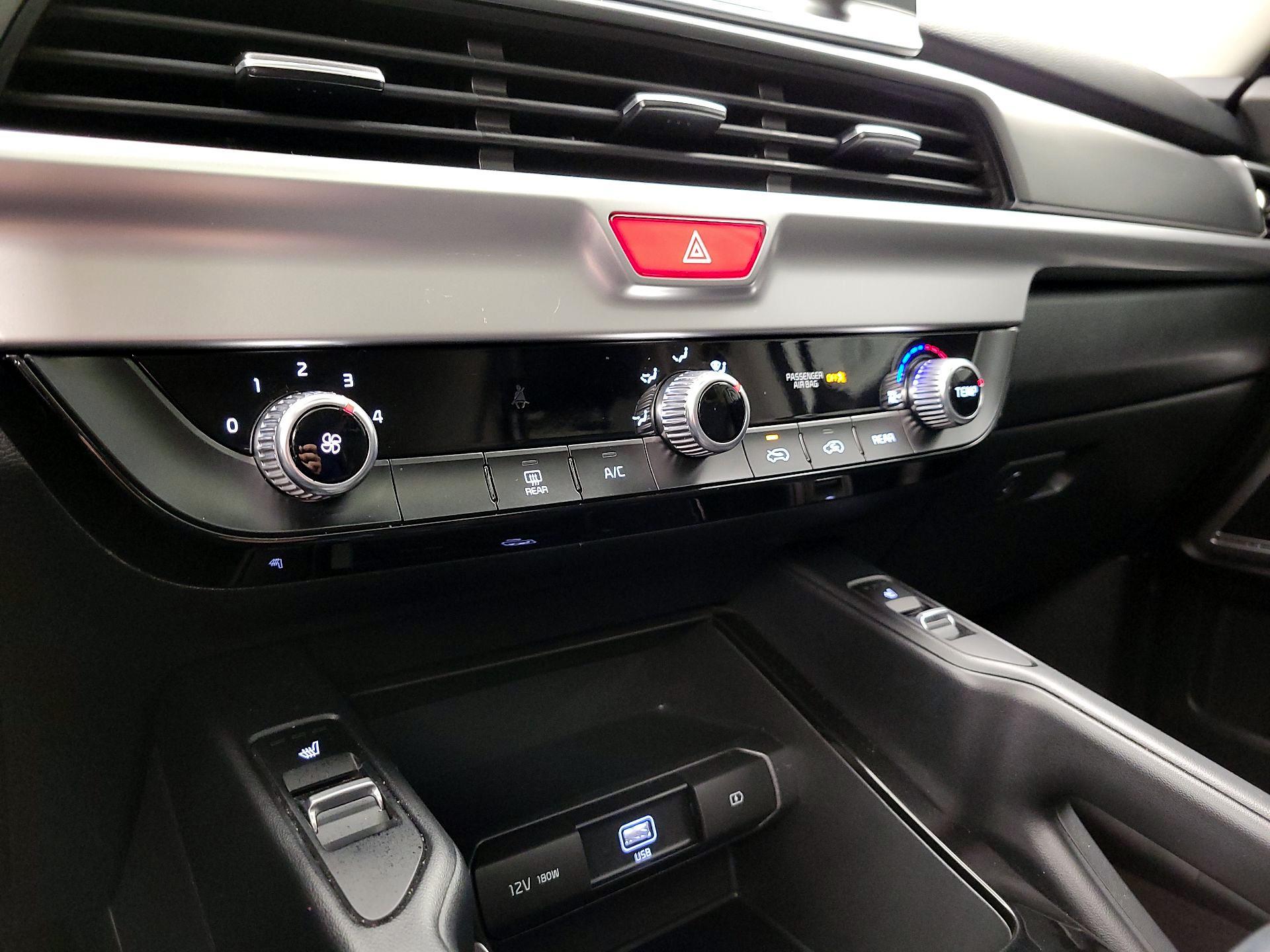 Thumbnail: 2020 Kia Telluride - 16