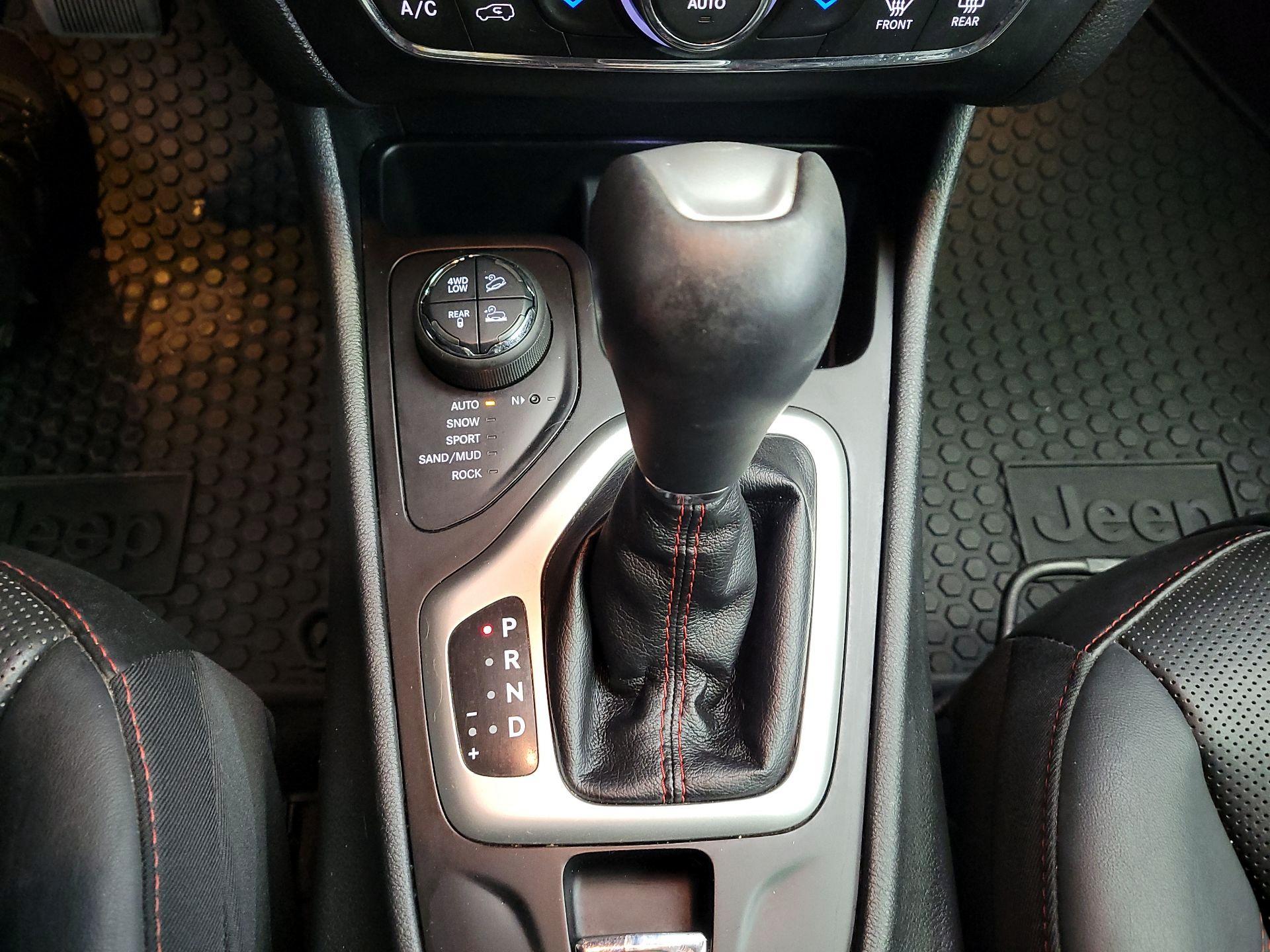 Thumbnail: 2016 Jeep Cherokee - 17