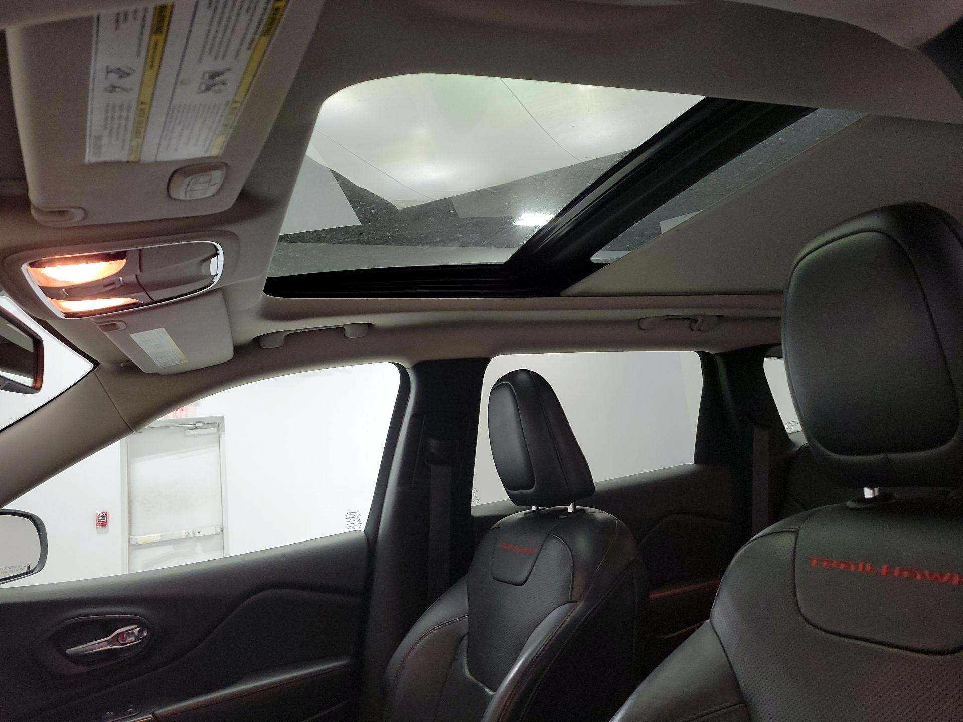 Thumbnail: 2016 Jeep Cherokee - 19