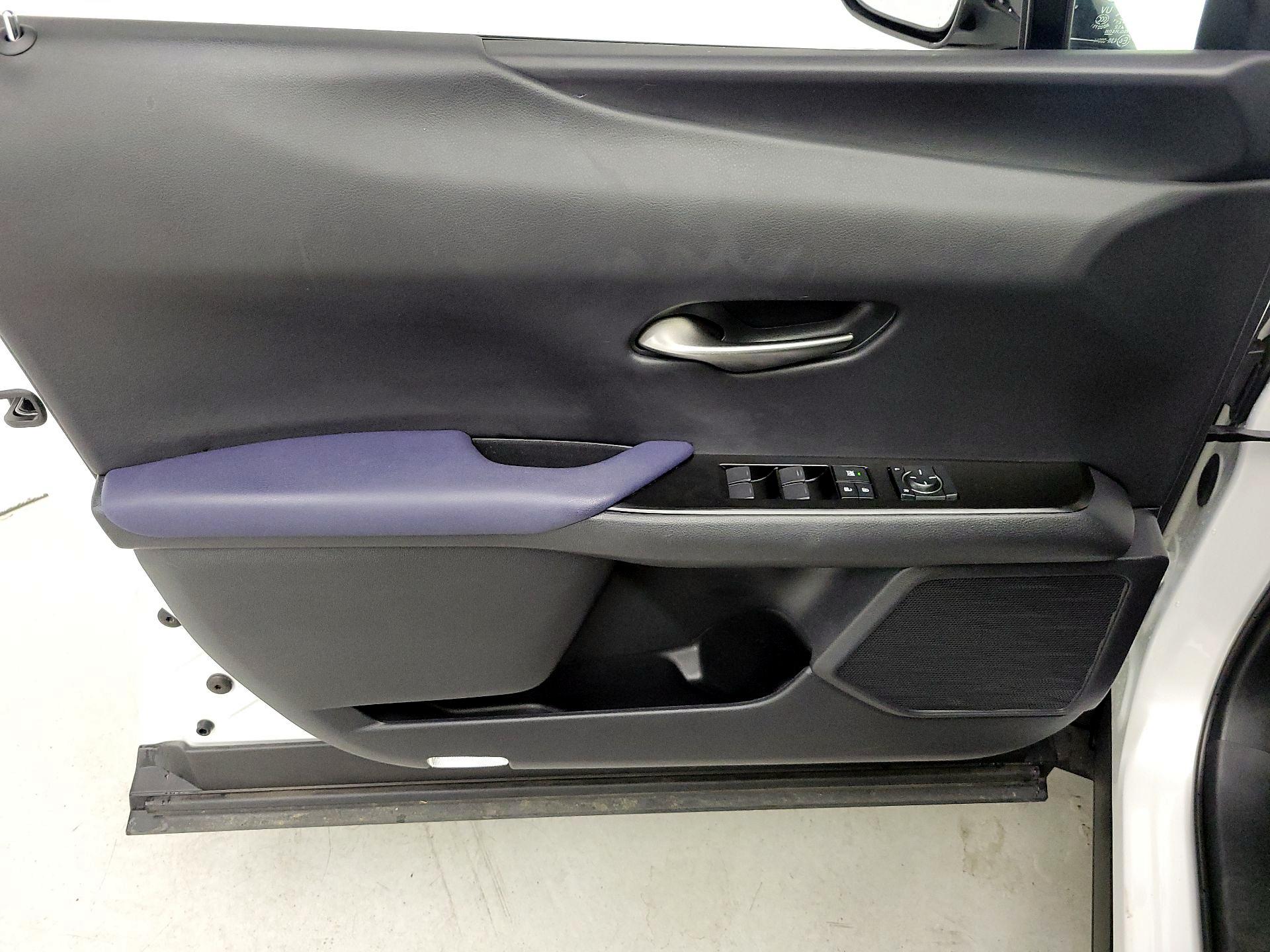 Thumbnail: 2021 Lexus UX - 12