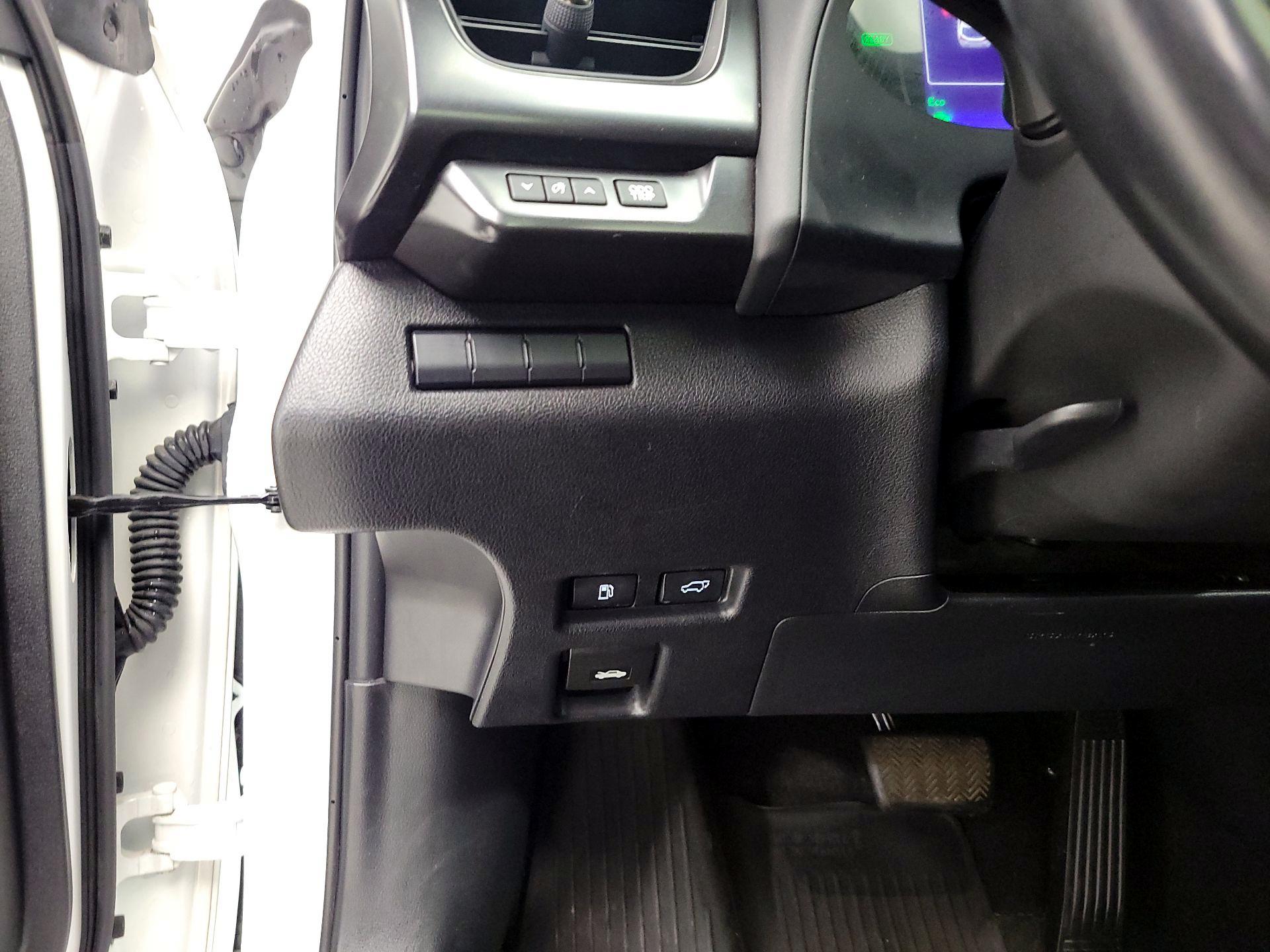 Thumbnail: 2021 Lexus UX - 13