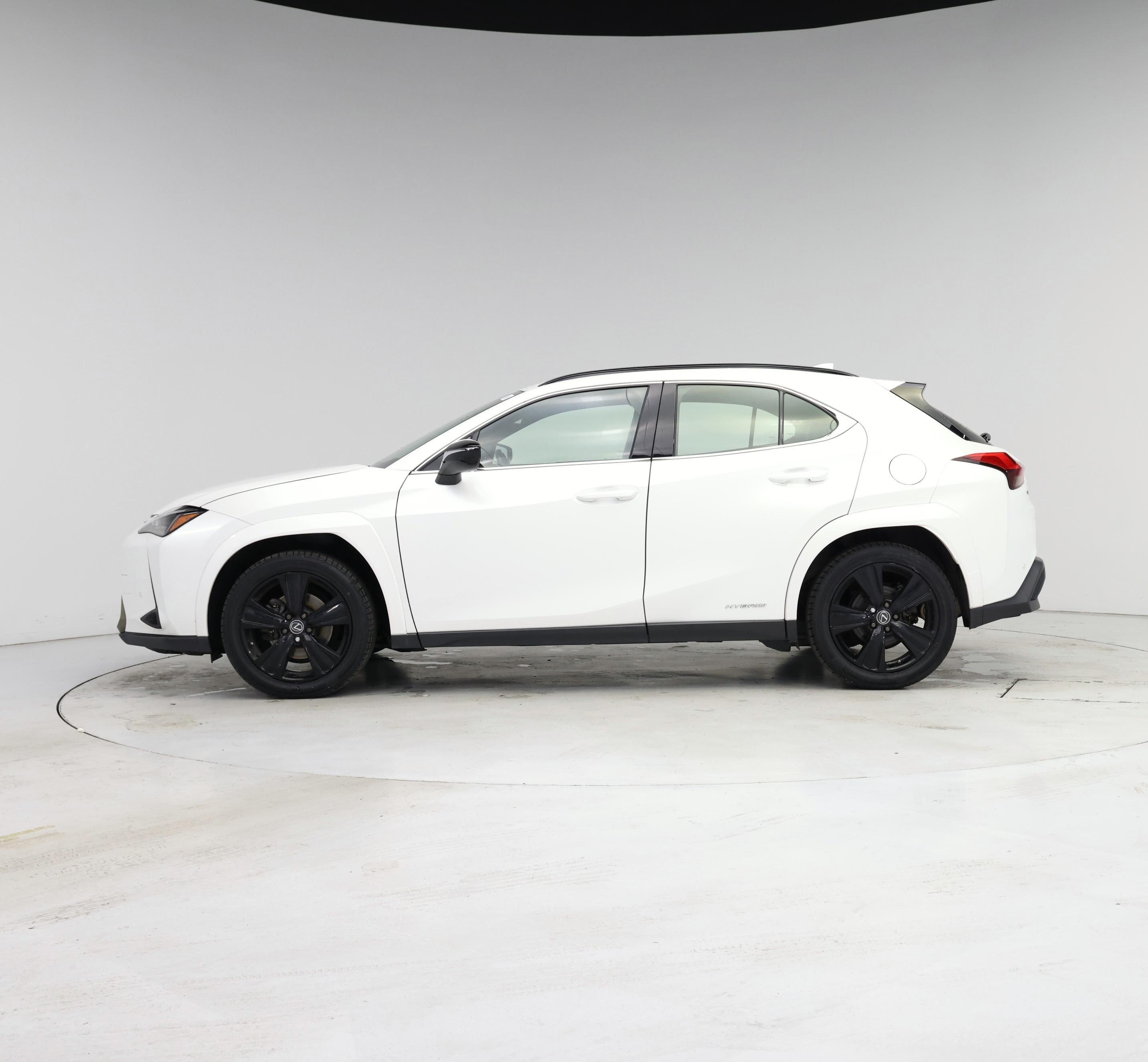 Thumbnail: 2021 Lexus UX - 3