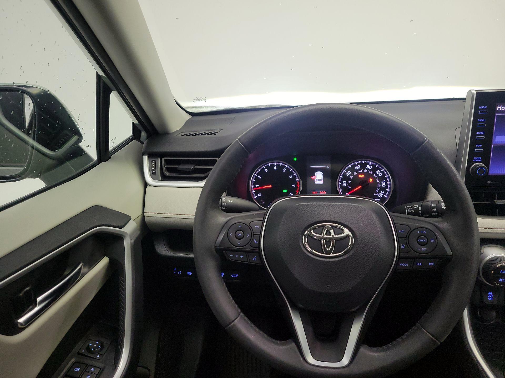 Thumbnail: 2022 Toyota RAV4 - 10