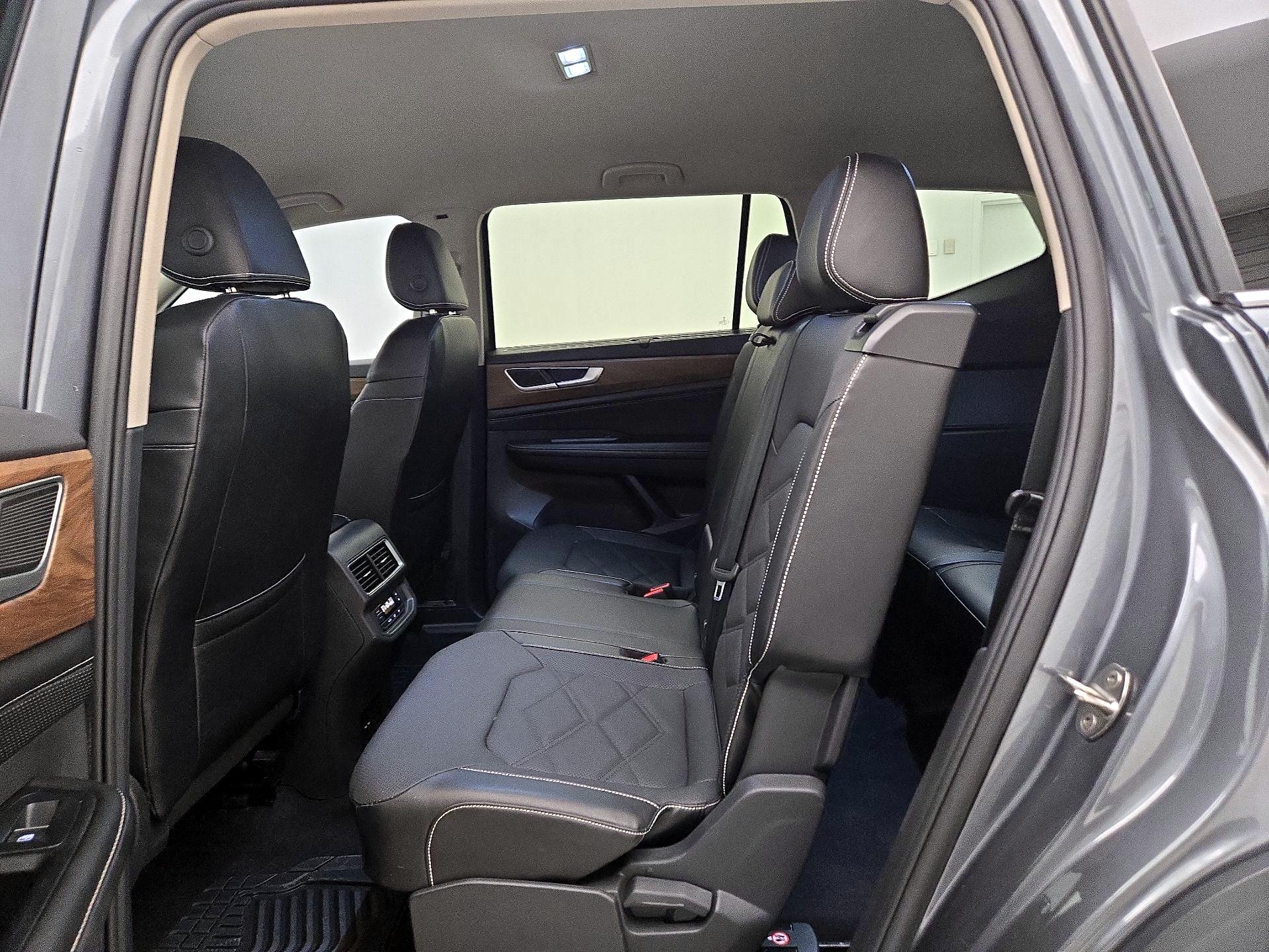 Thumbnail: 2024 Volkswagen Atlas - 19