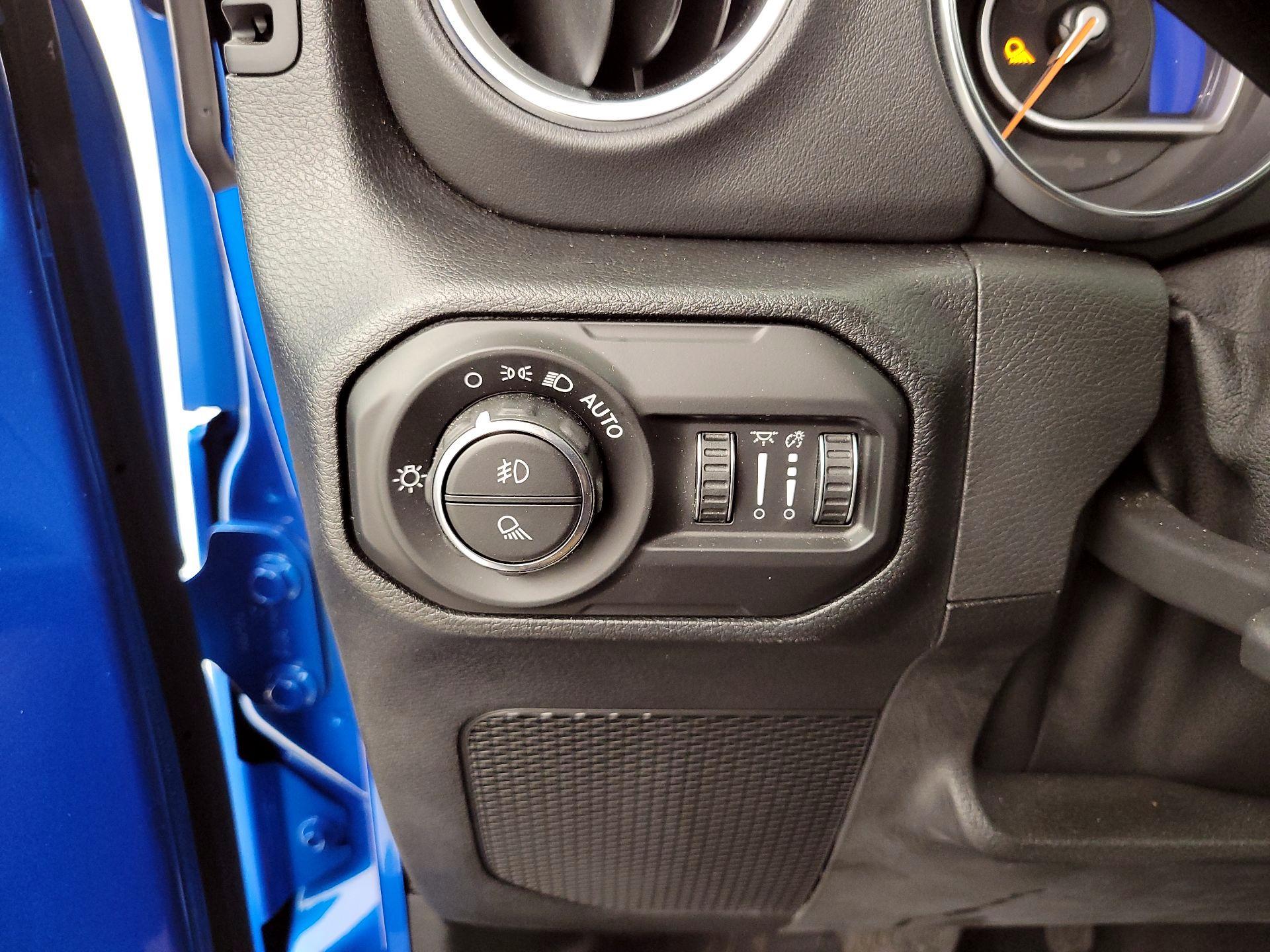 Thumbnail: 2021 Jeep Gladiator - 13