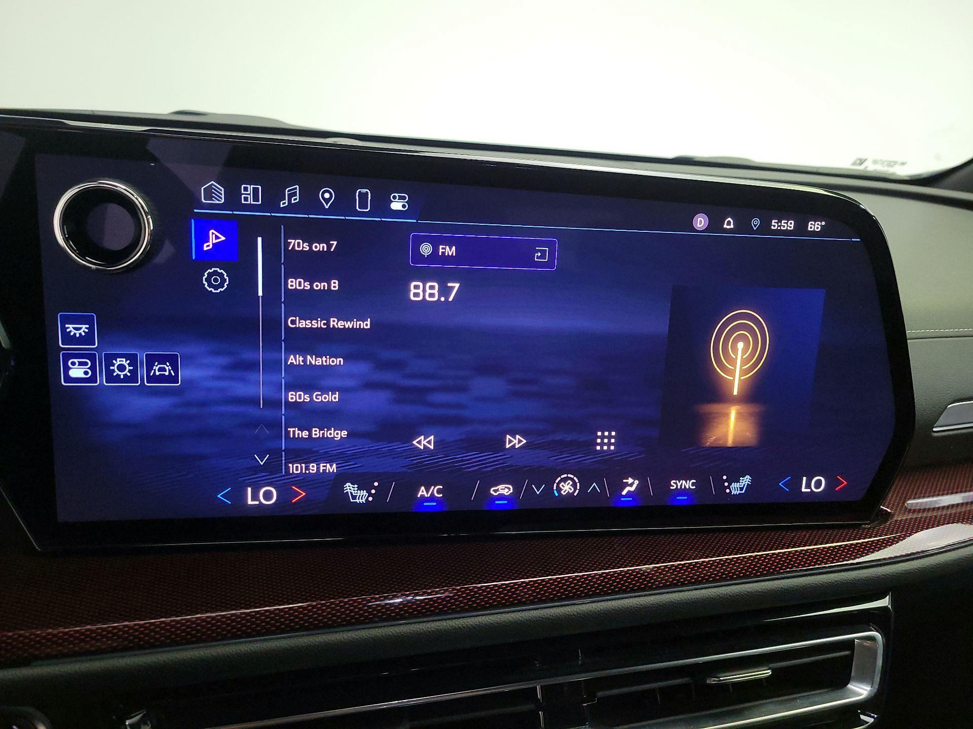 Thumbnail: 2024 Chevrolet Traverse - 16