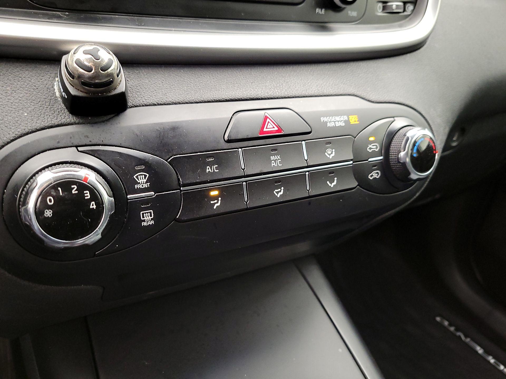 Thumbnail: 2017 Kia Sorento - 16
