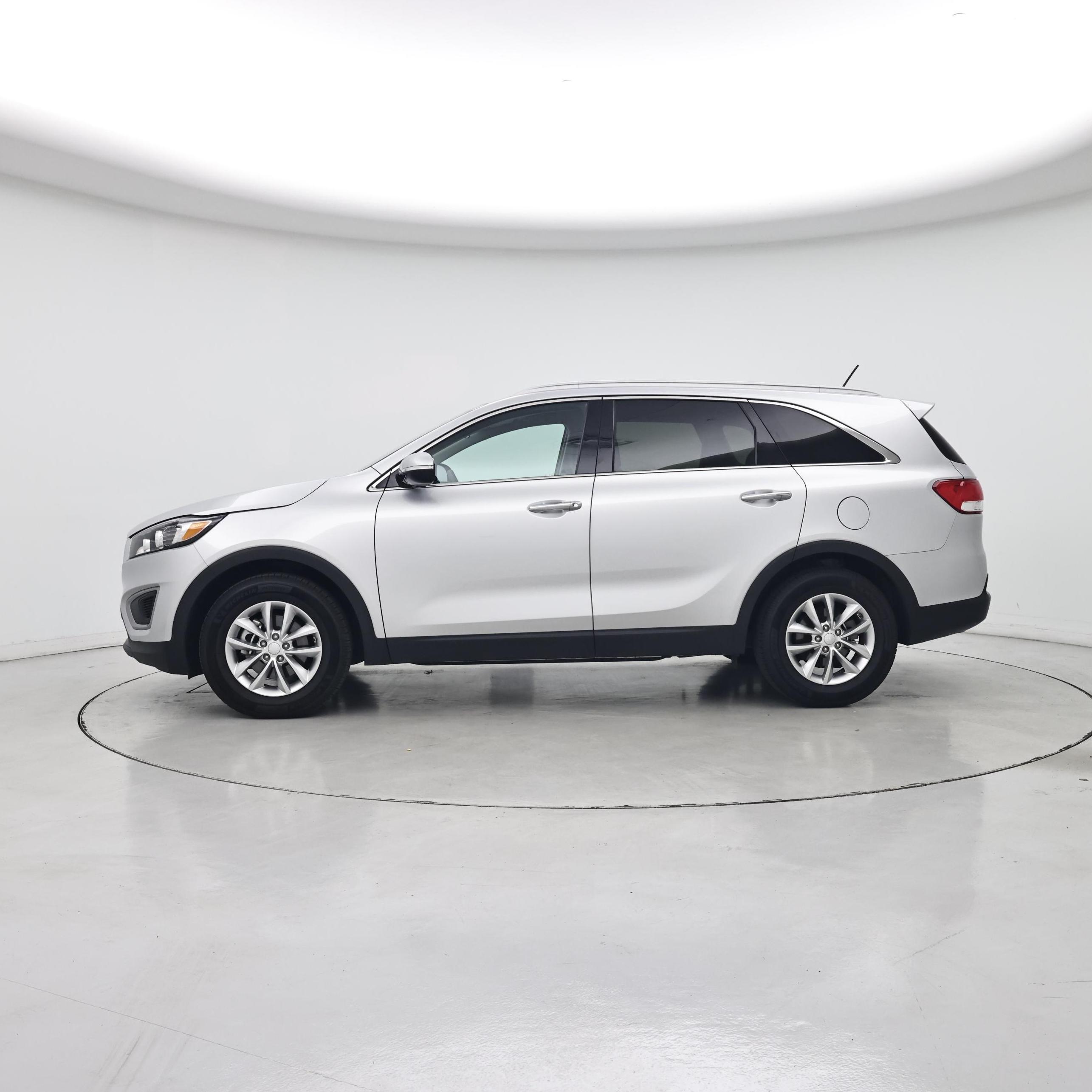 Thumbnail: 2017 Kia Sorento - 3