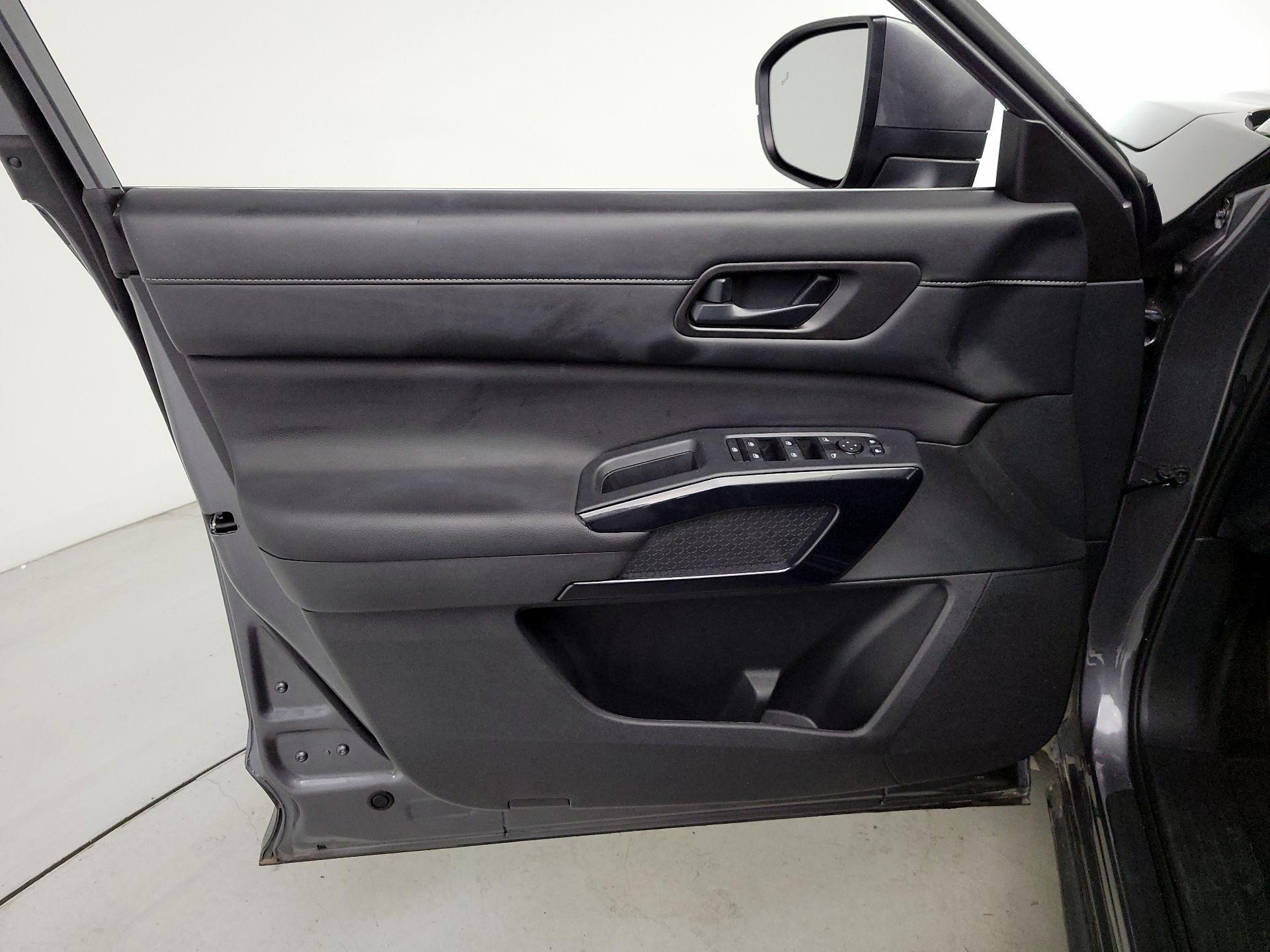 Thumbnail: 2025 Nissan Pathfinder - 12