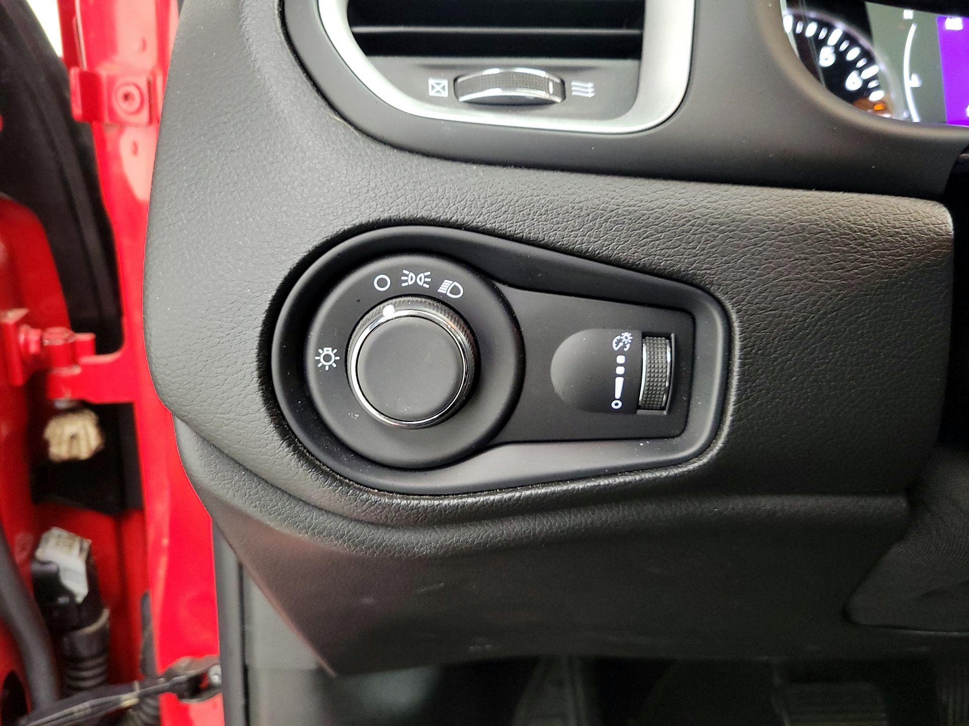 Thumbnail: 2020 Jeep Renegade - 13